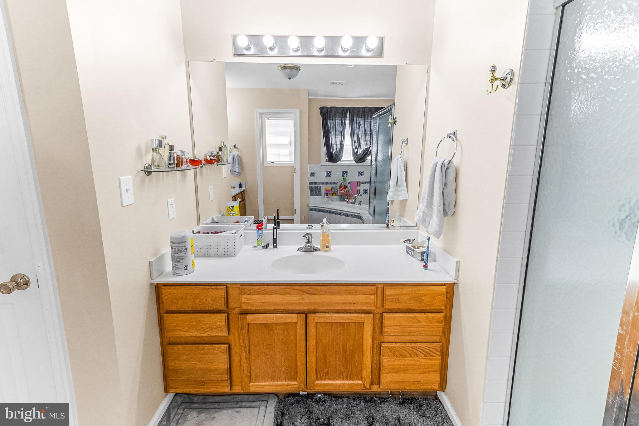 APPLE KNOLLS ESTATES - Residential