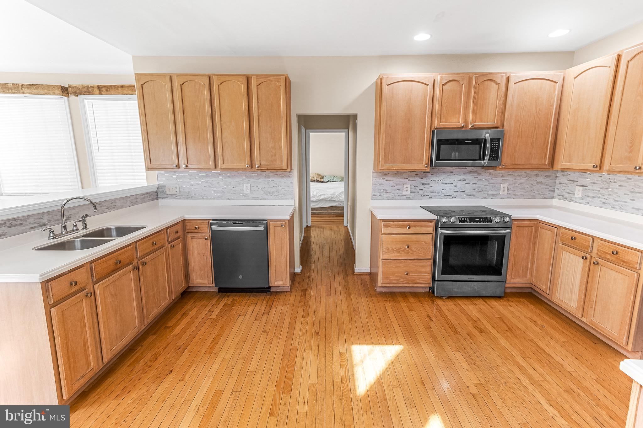 APPLE KNOLLS ESTATES - Residential