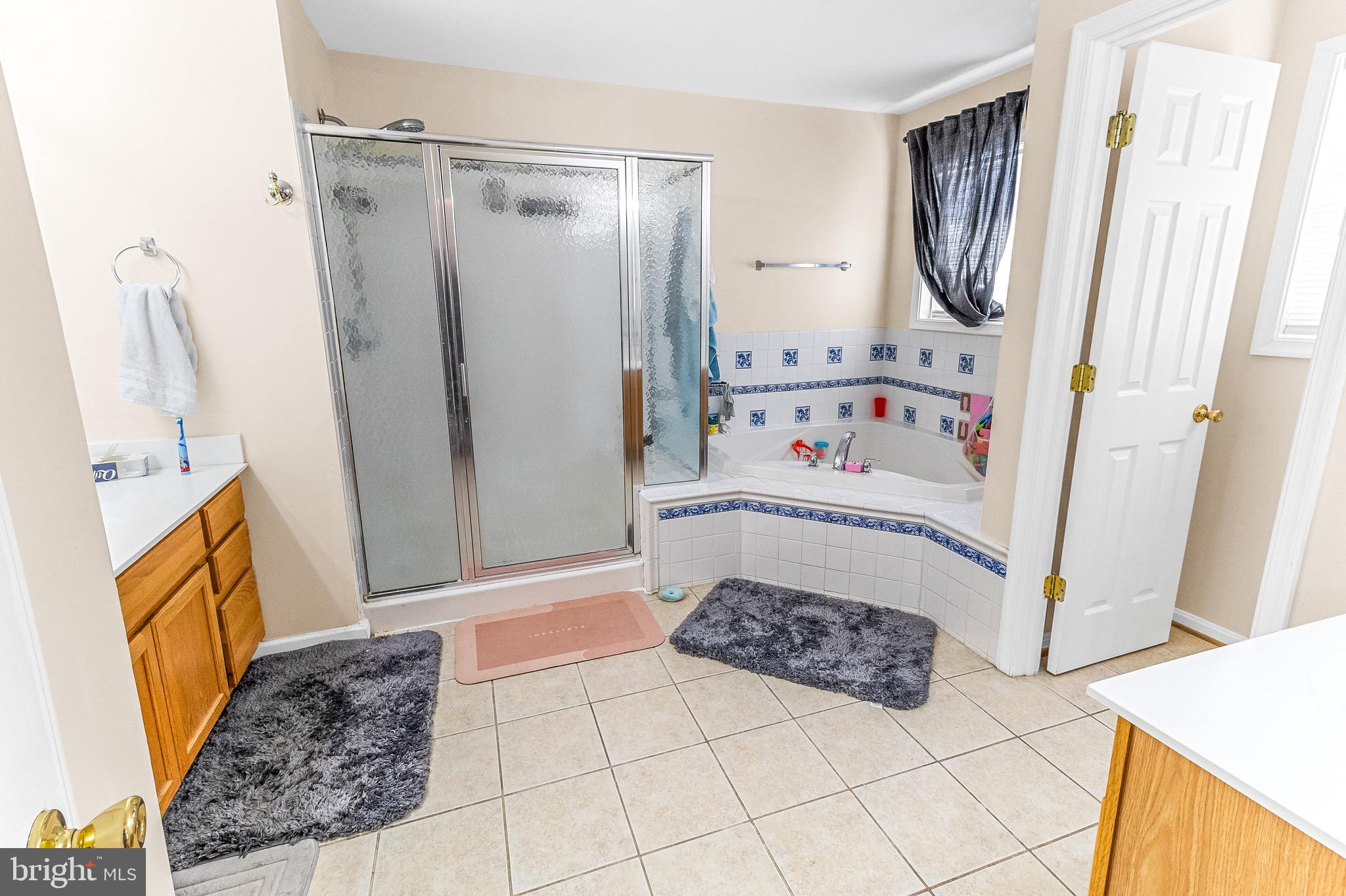 APPLE KNOLLS ESTATES - Residential