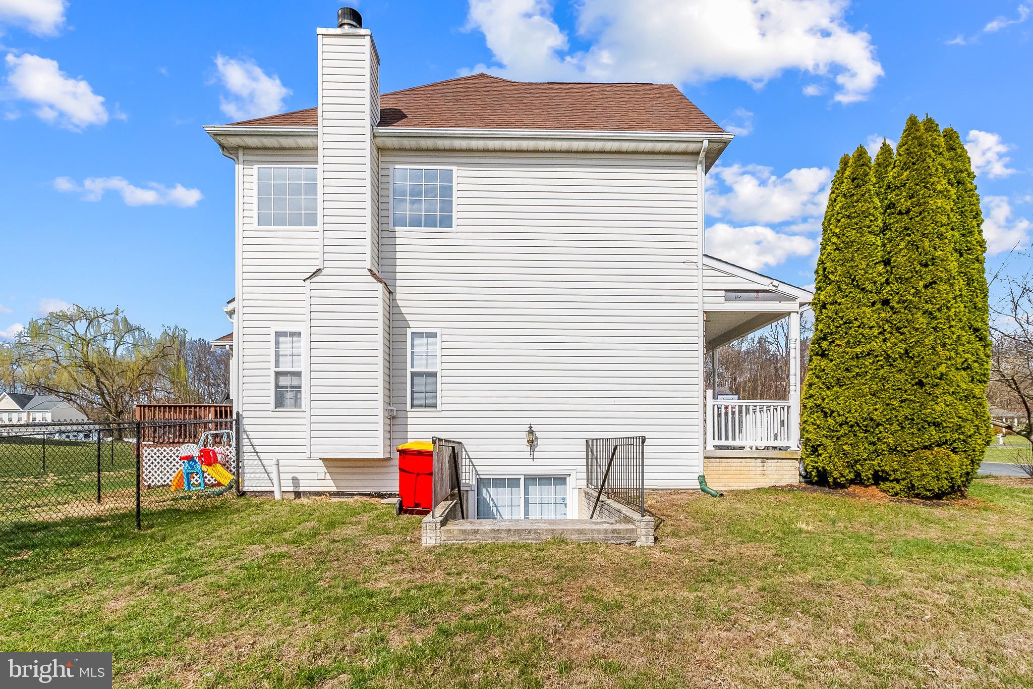 APPLE KNOLLS ESTATES - Residential