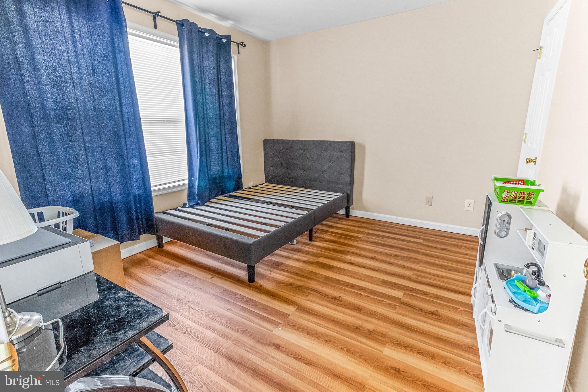 APPLE KNOLLS ESTATES - Residential