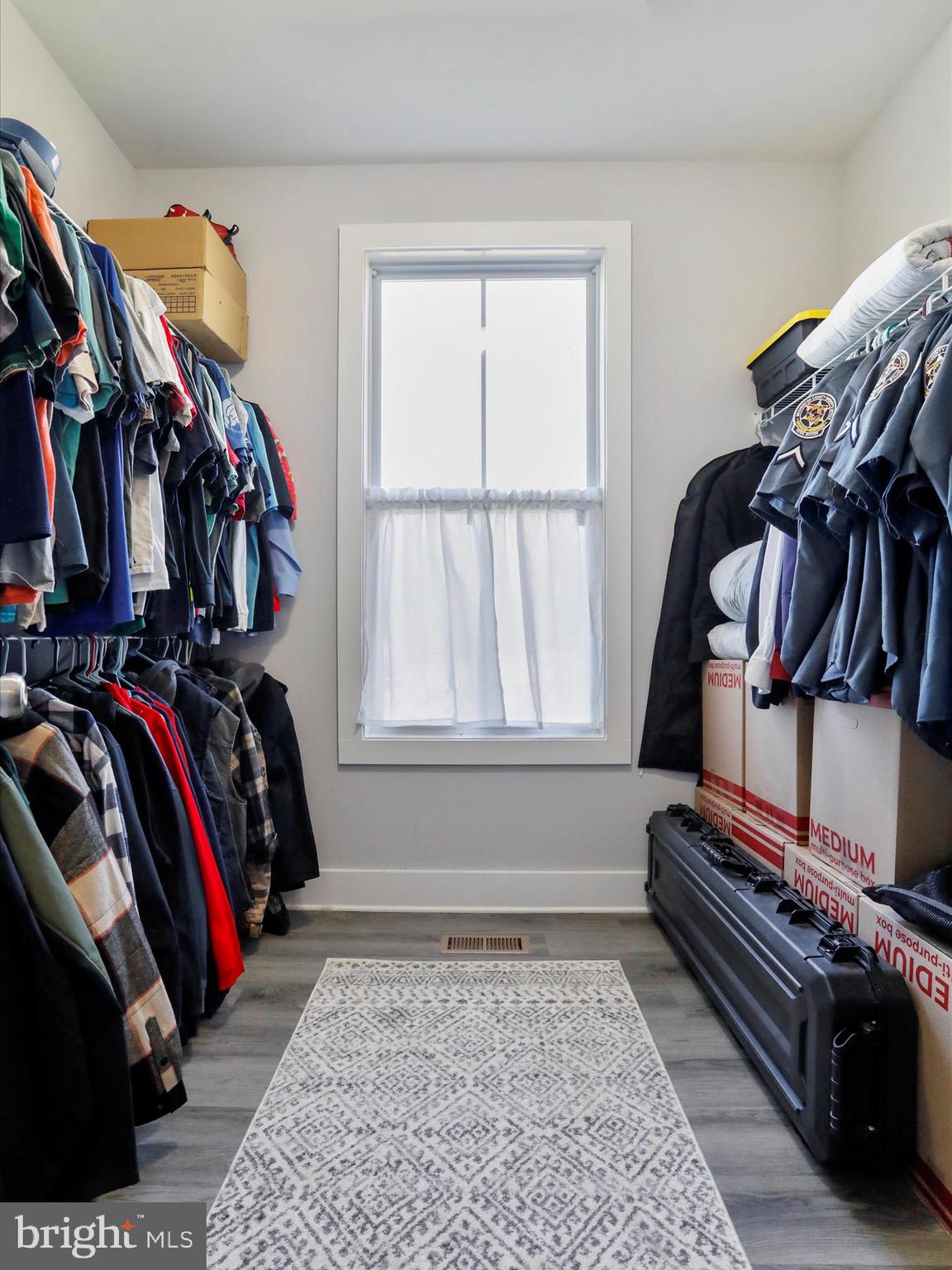 FAIRVIEW OAKS - Residential