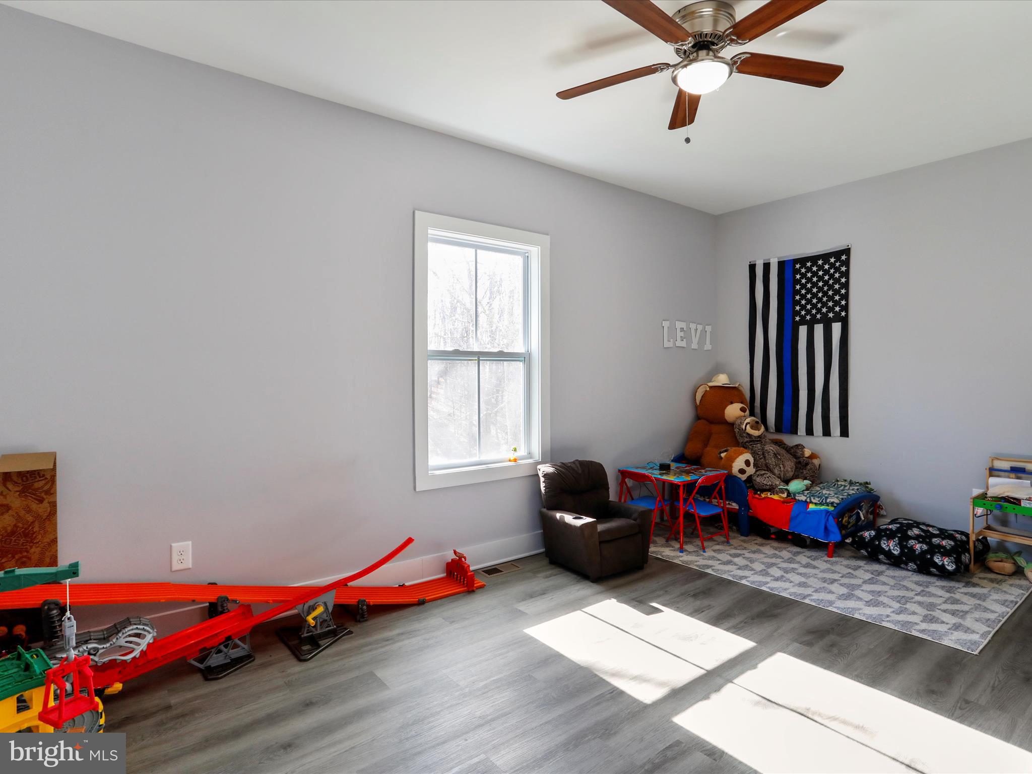 FAIRVIEW OAKS - Residential