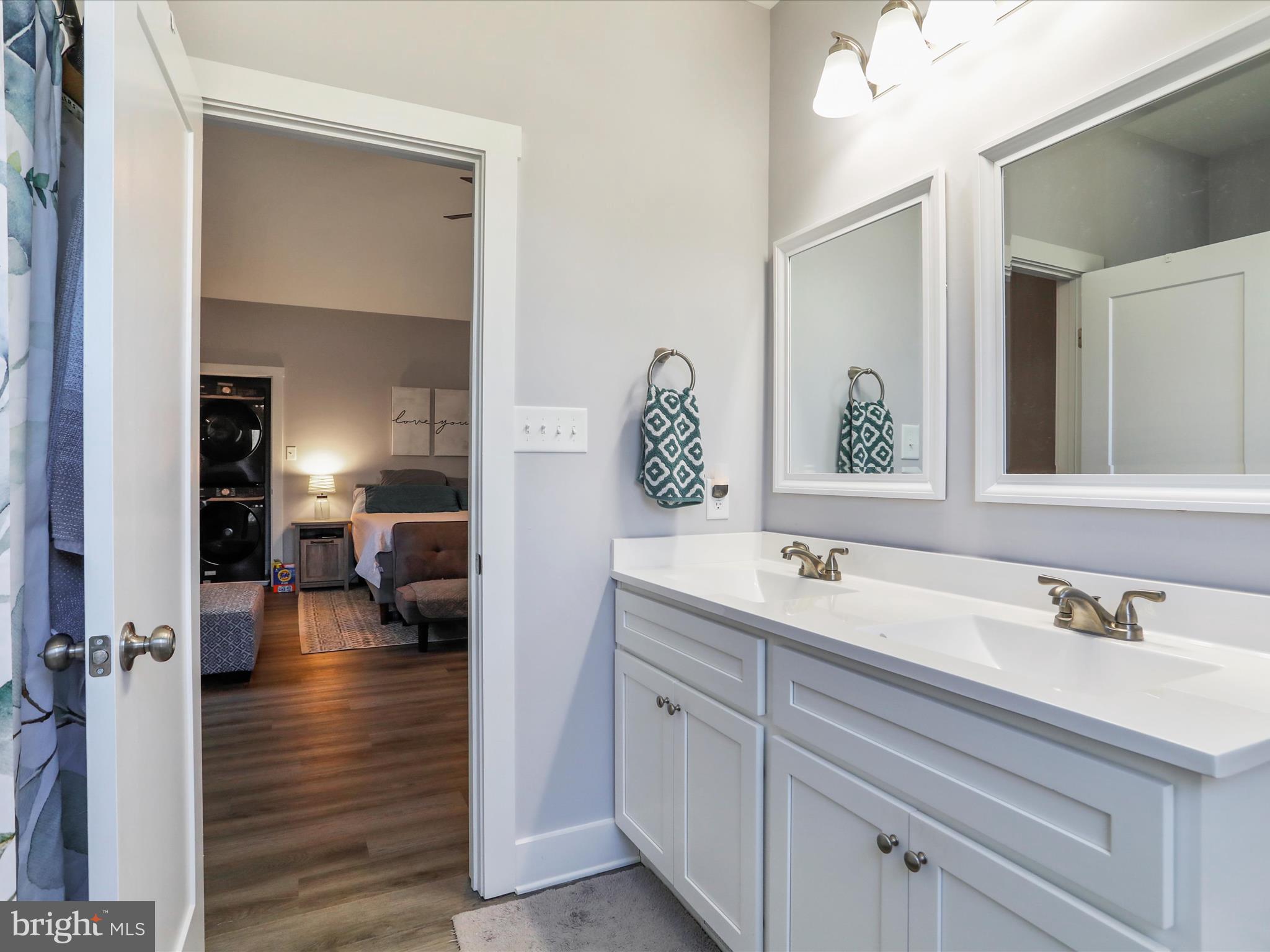 FAIRVIEW OAKS - Residential