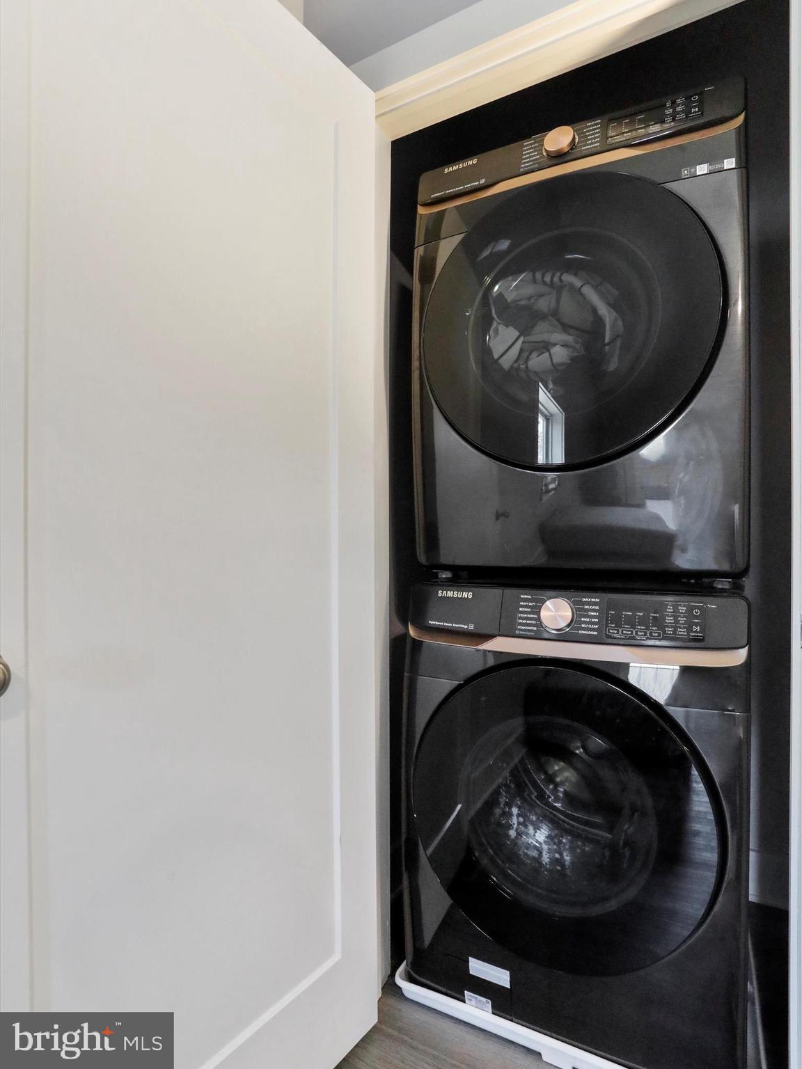 FAIRVIEW OAKS - Residential