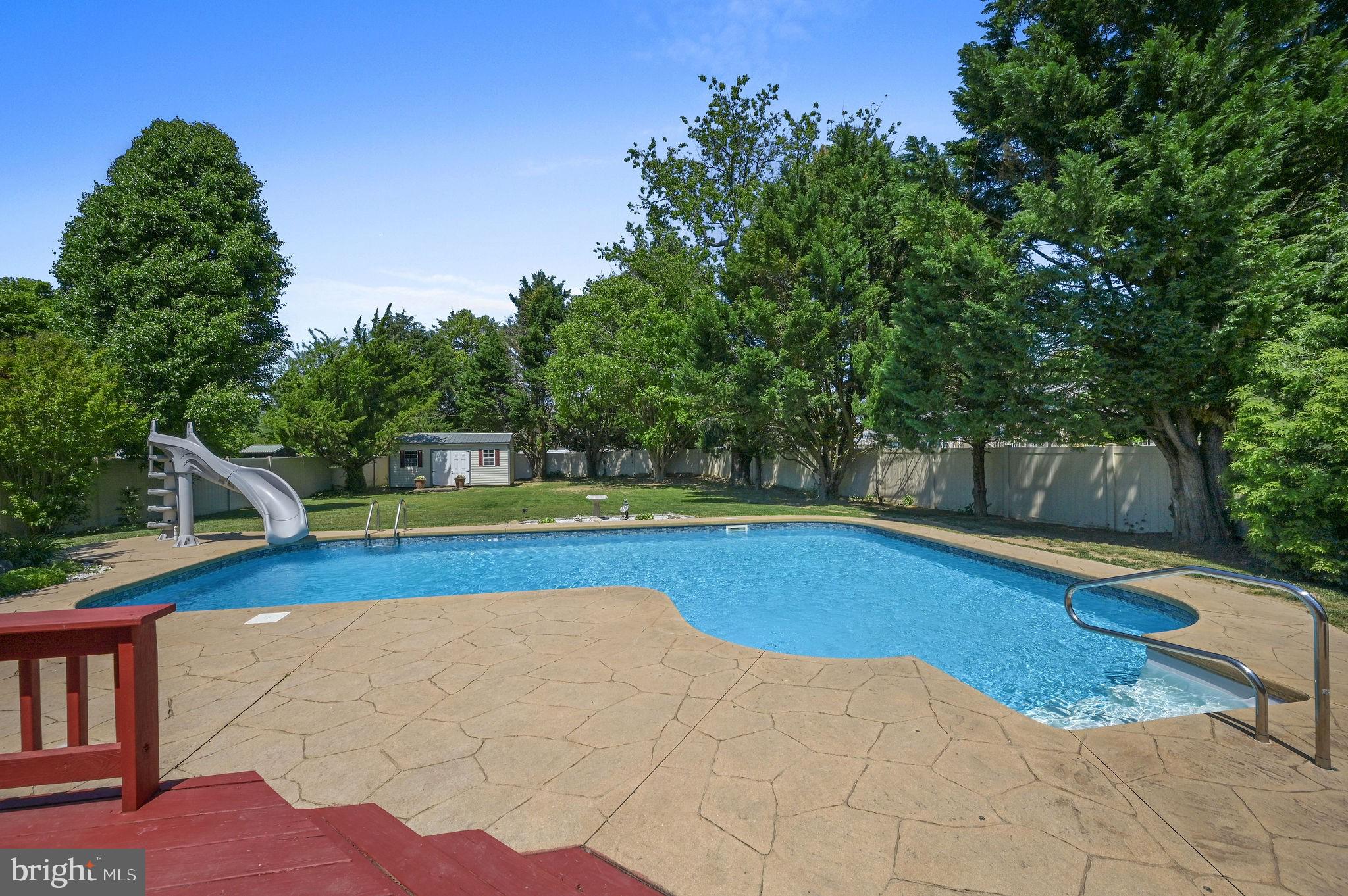 71 W WESTVIEW AVENUE