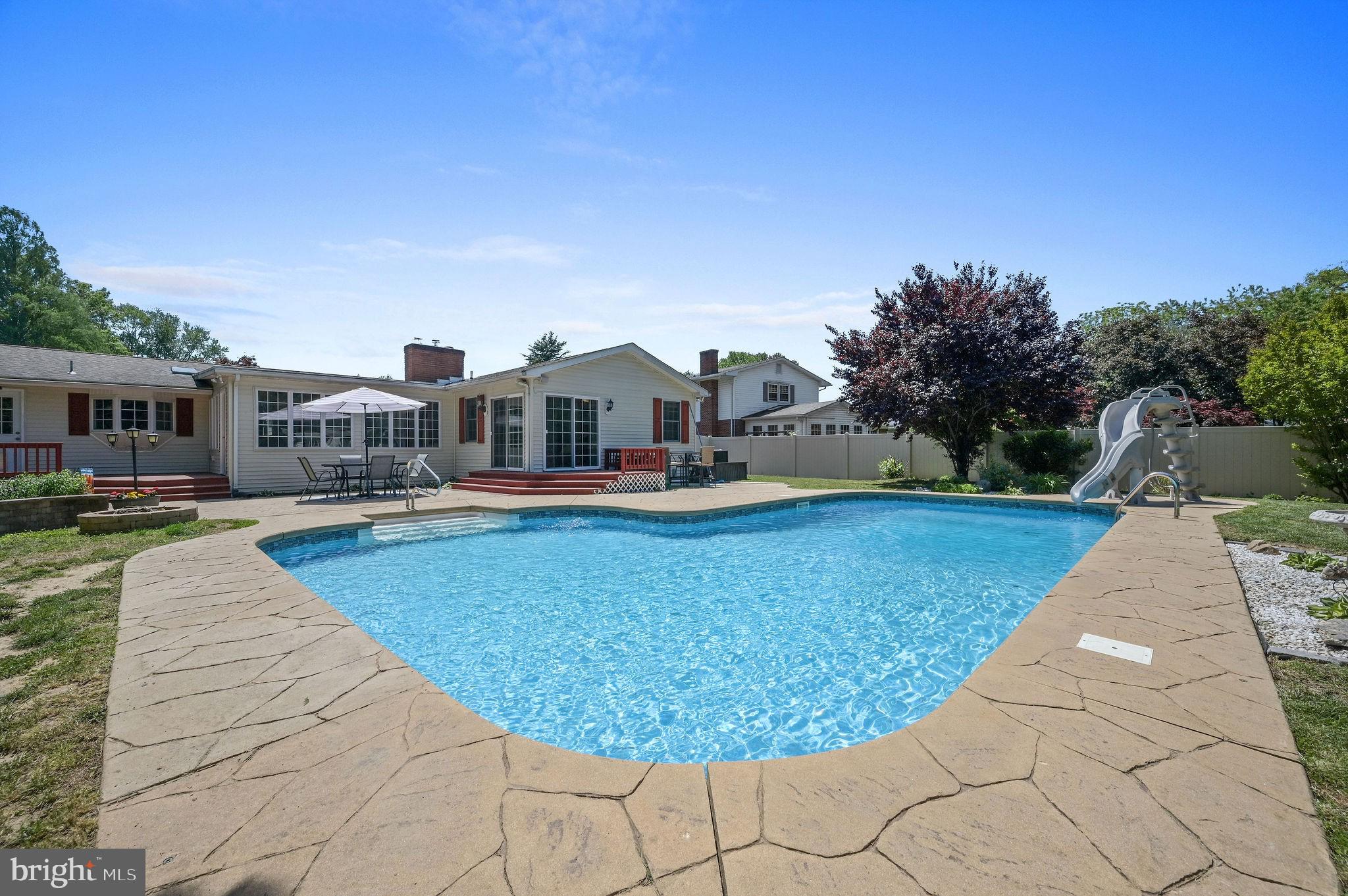 71 W WESTVIEW AVENUE