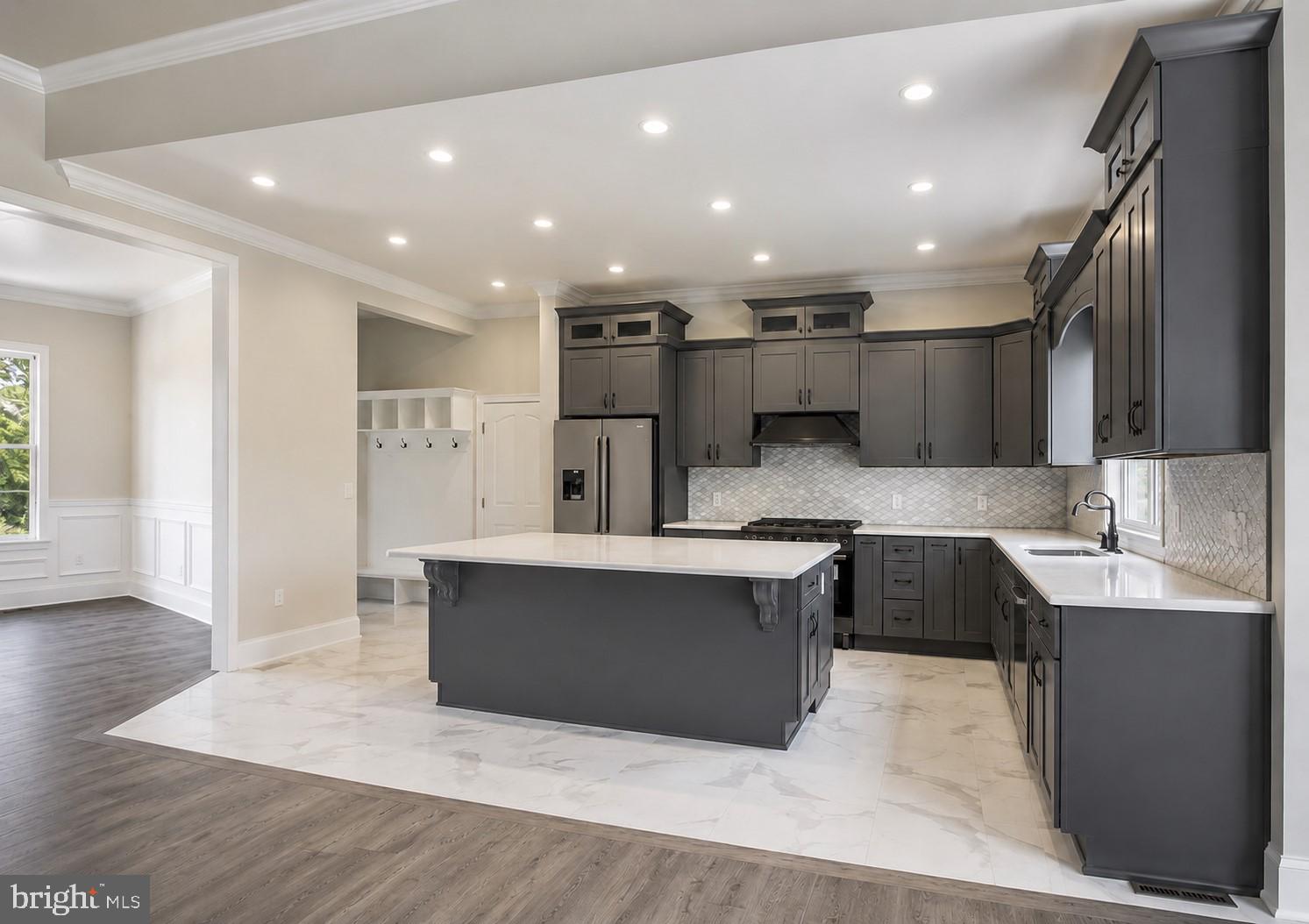 WOODLAND HILLS EST. - Residential