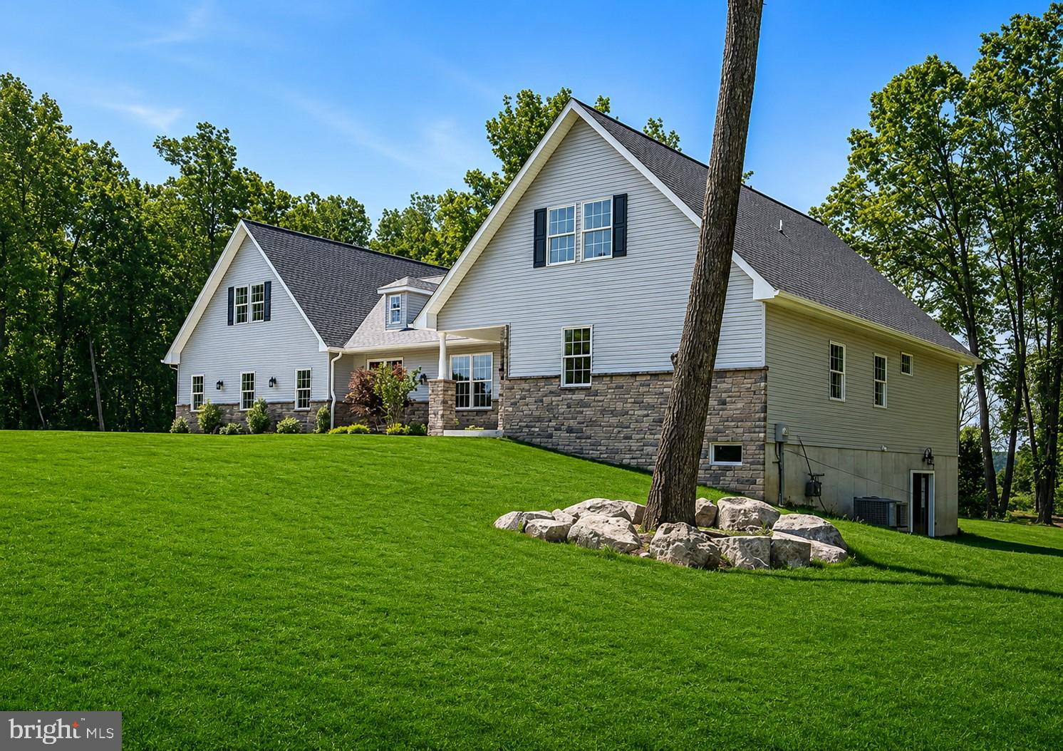 WOODLAND HILLS EST. - Residential