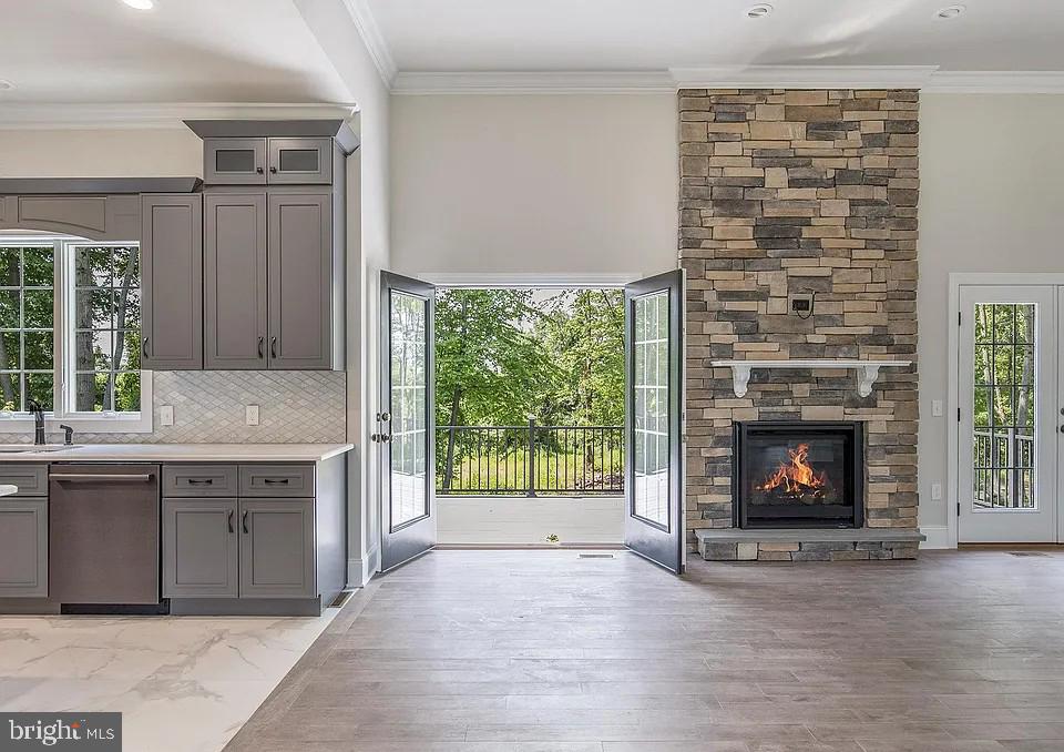 WOODLAND HILLS EST. - Residential