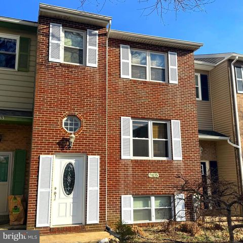 Townhouse For Sale - 2435 Vineyard Lane<br/> CROFTON, MD 21114