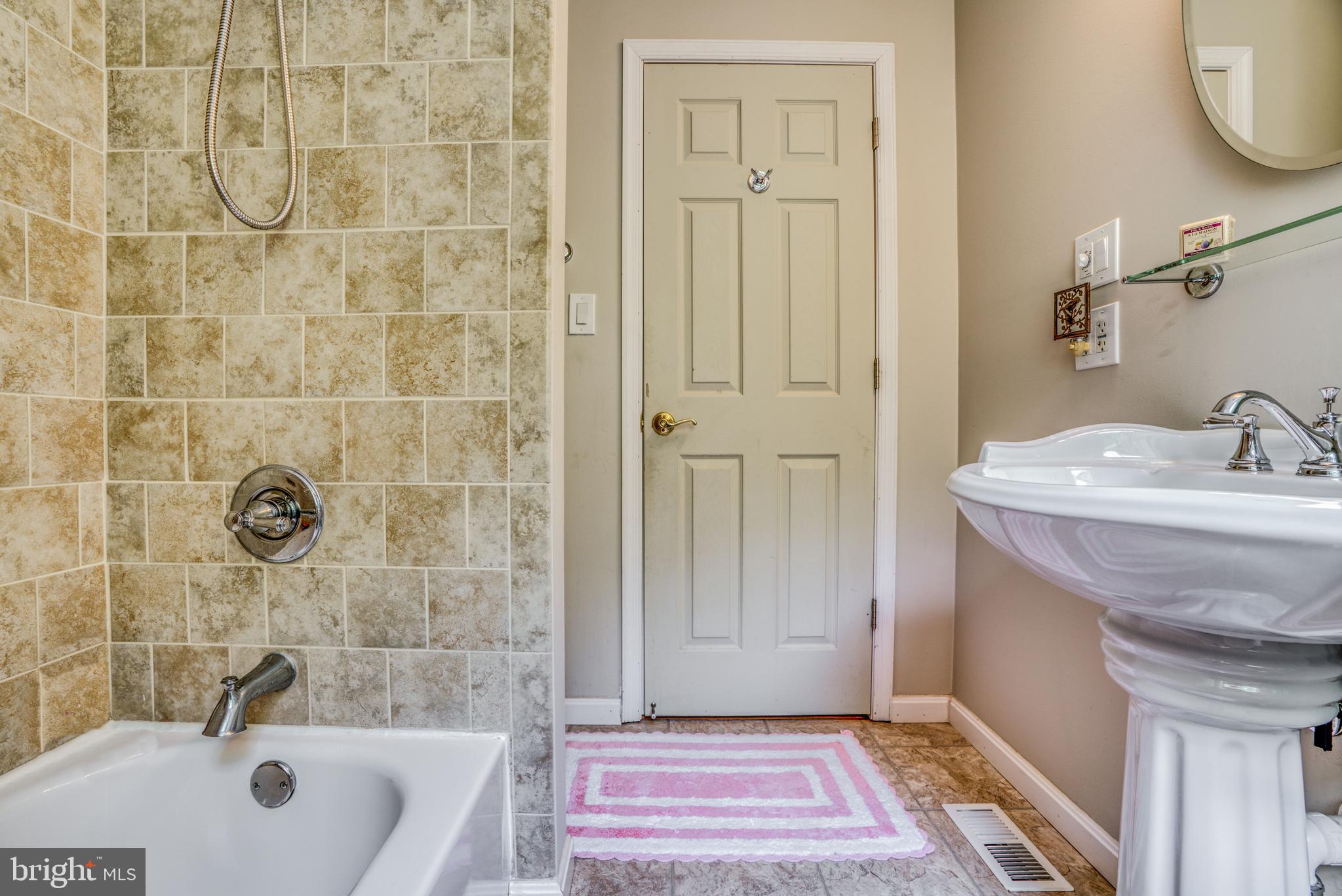 CLARKSVILLE HUNT - Residential Lease