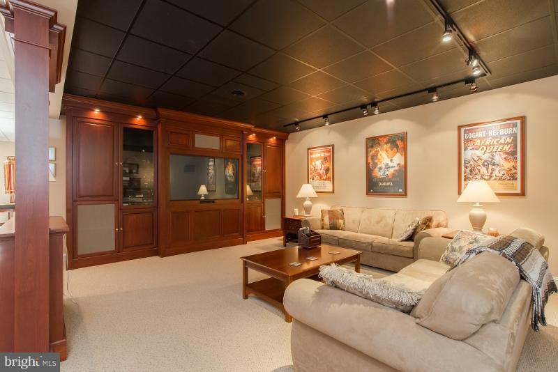 SPRUCE HILL ESTATES - Residential