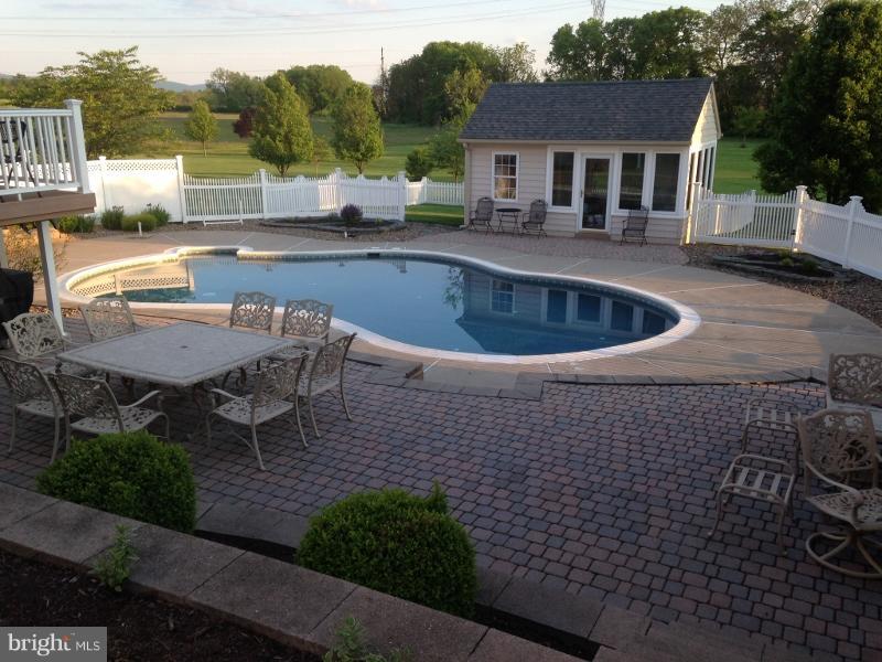 SPRUCE HILL ESTATES - Residential