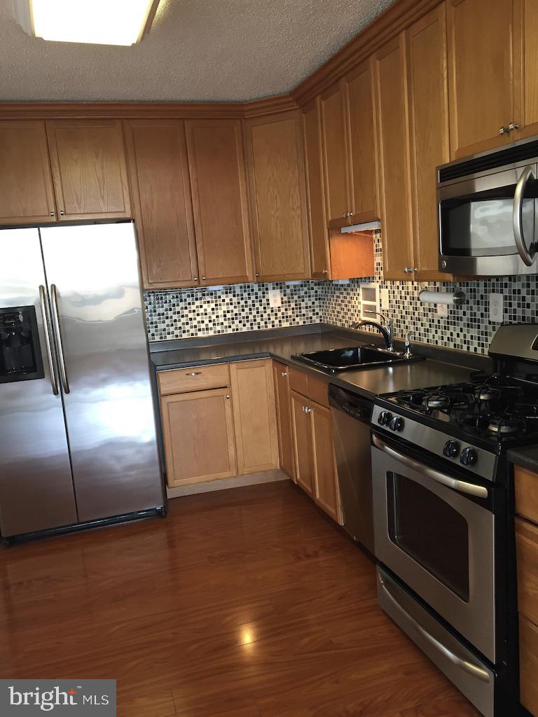 FALLS CHURCH - Residential Lease