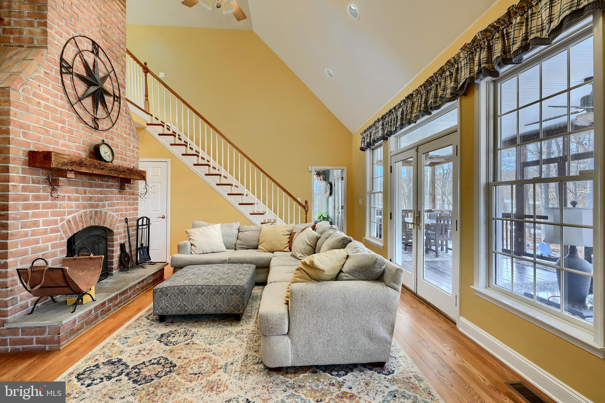 WHITE HALL - Residential