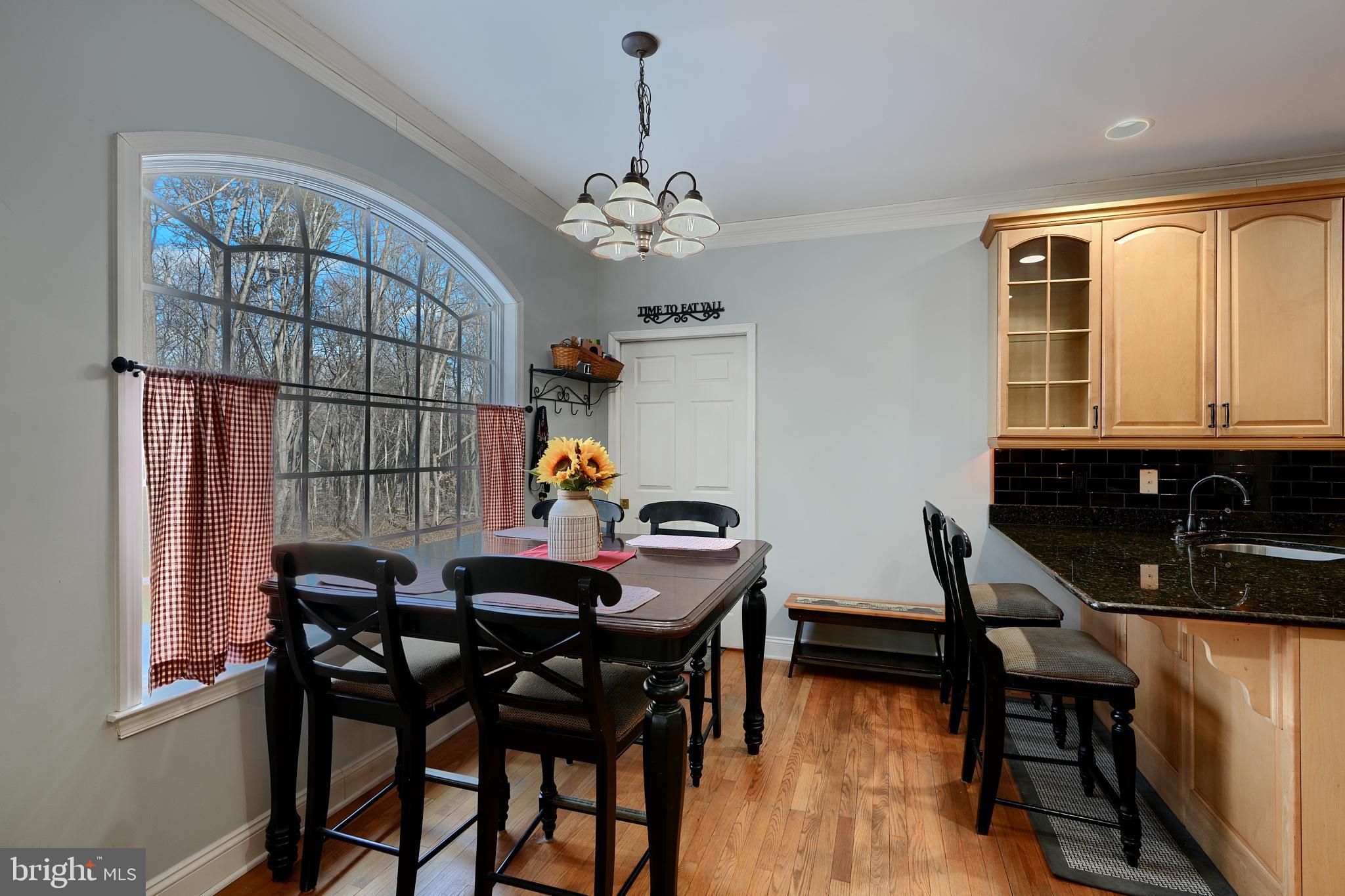 WHITE HALL - Residential