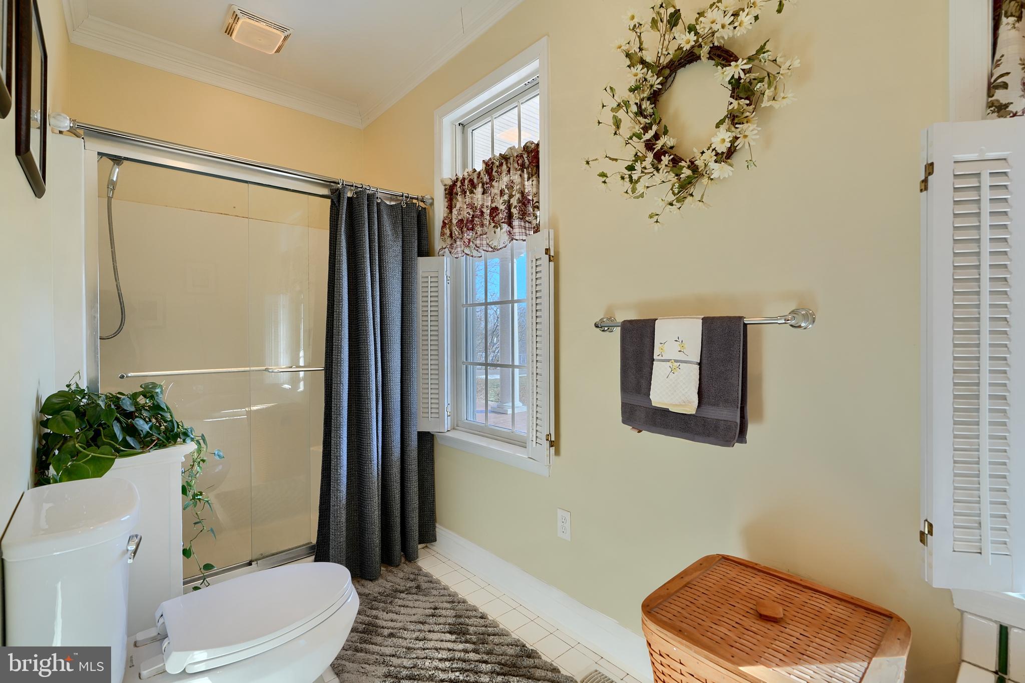 WHITE HALL - Residential