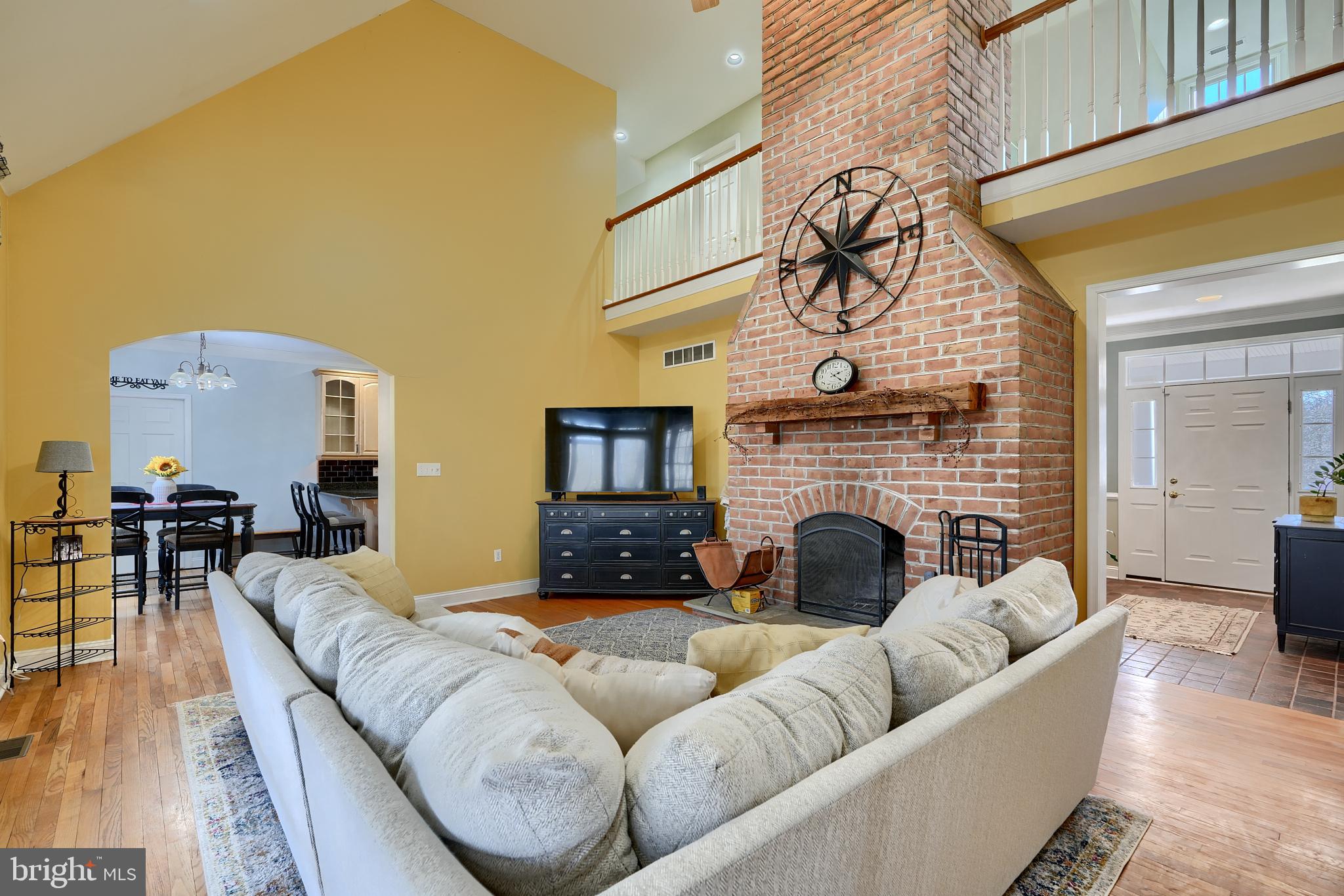 WHITE HALL - Residential