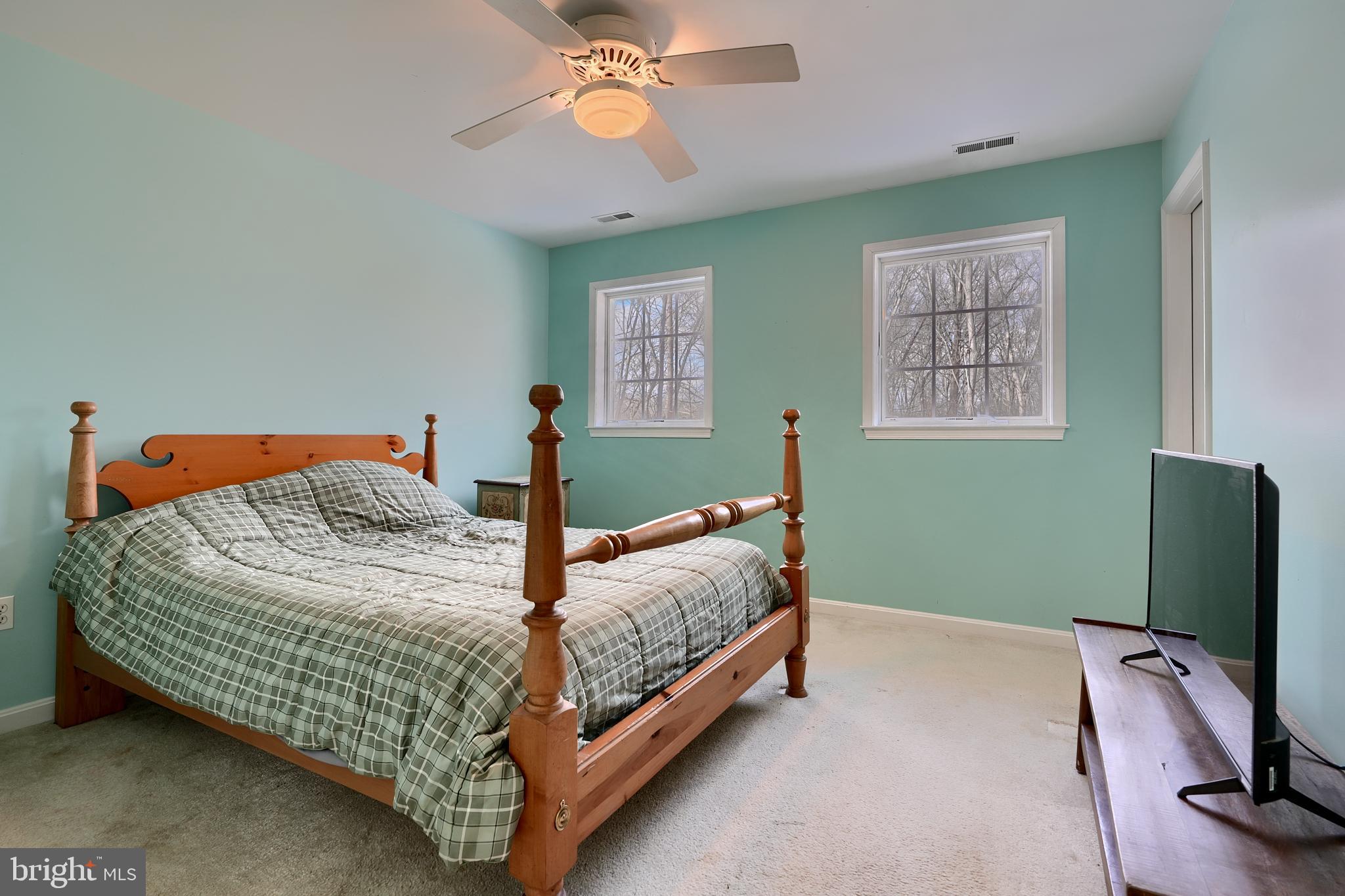 WHITE HALL - Residential