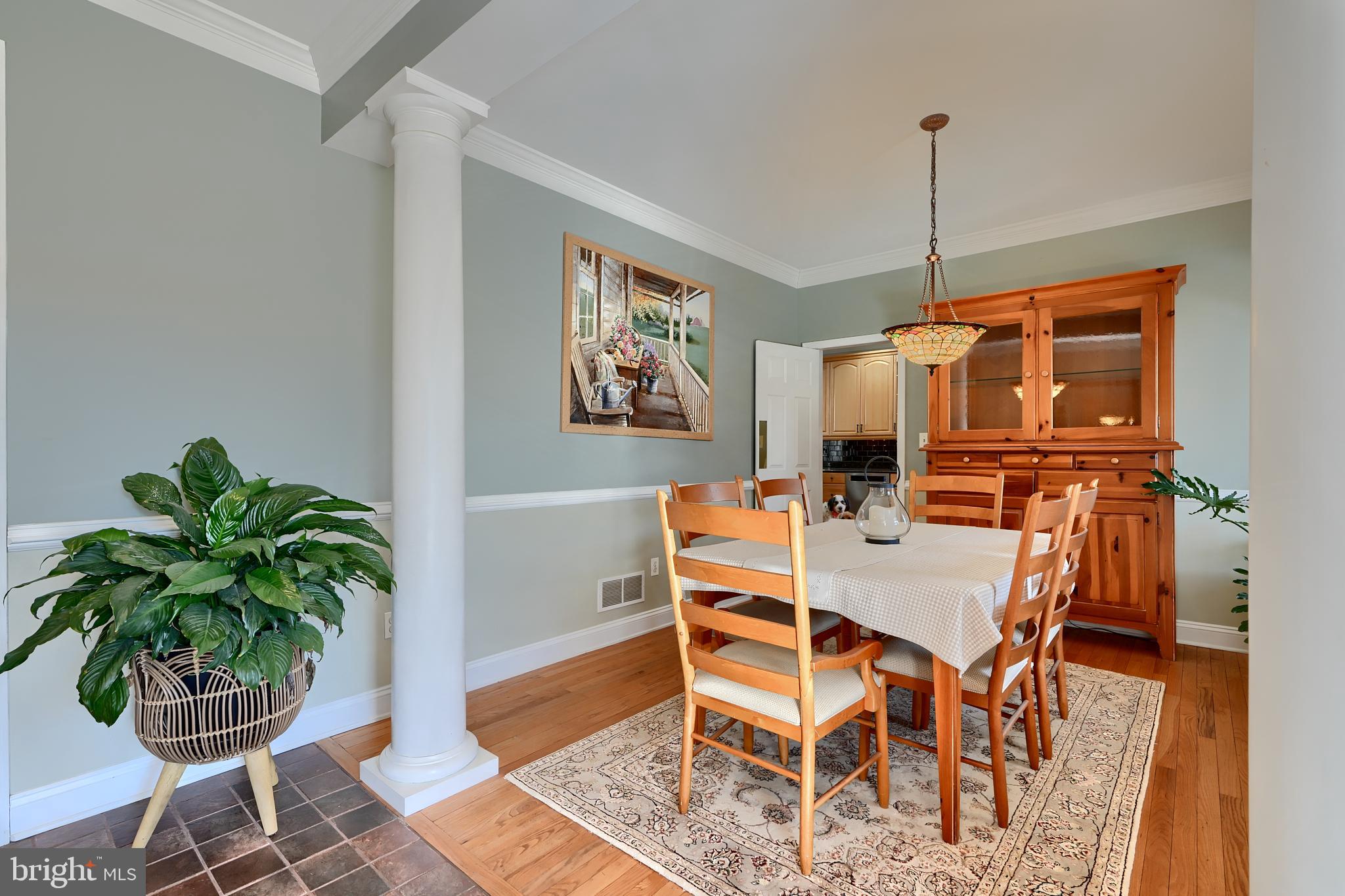 WHITE HALL - Residential