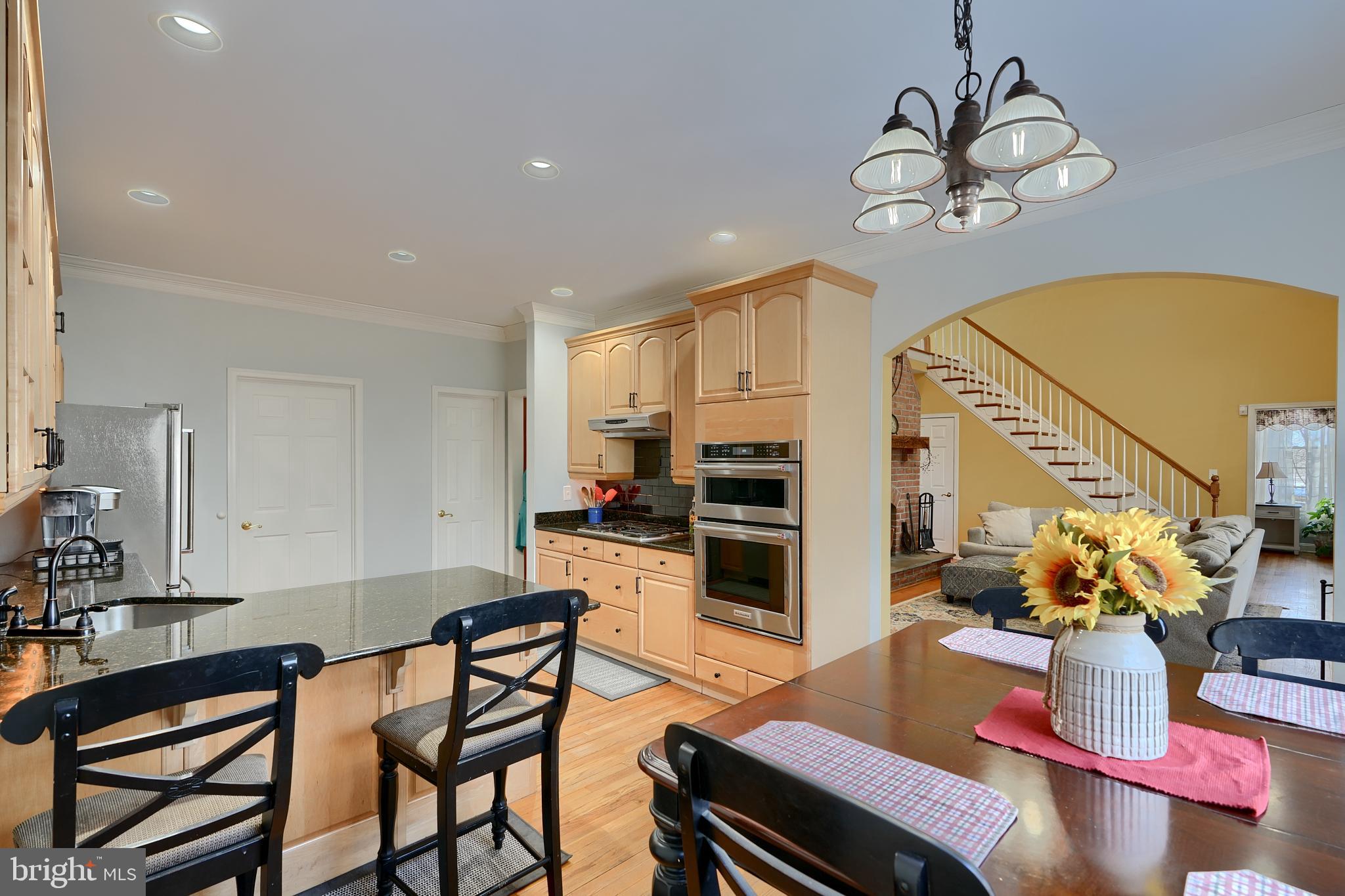 WHITE HALL - Residential