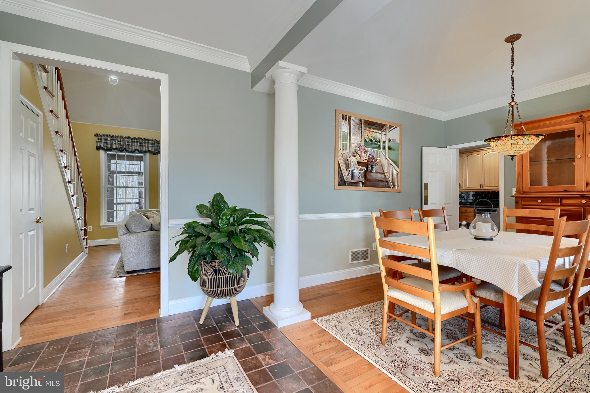 WHITE HALL - Residential