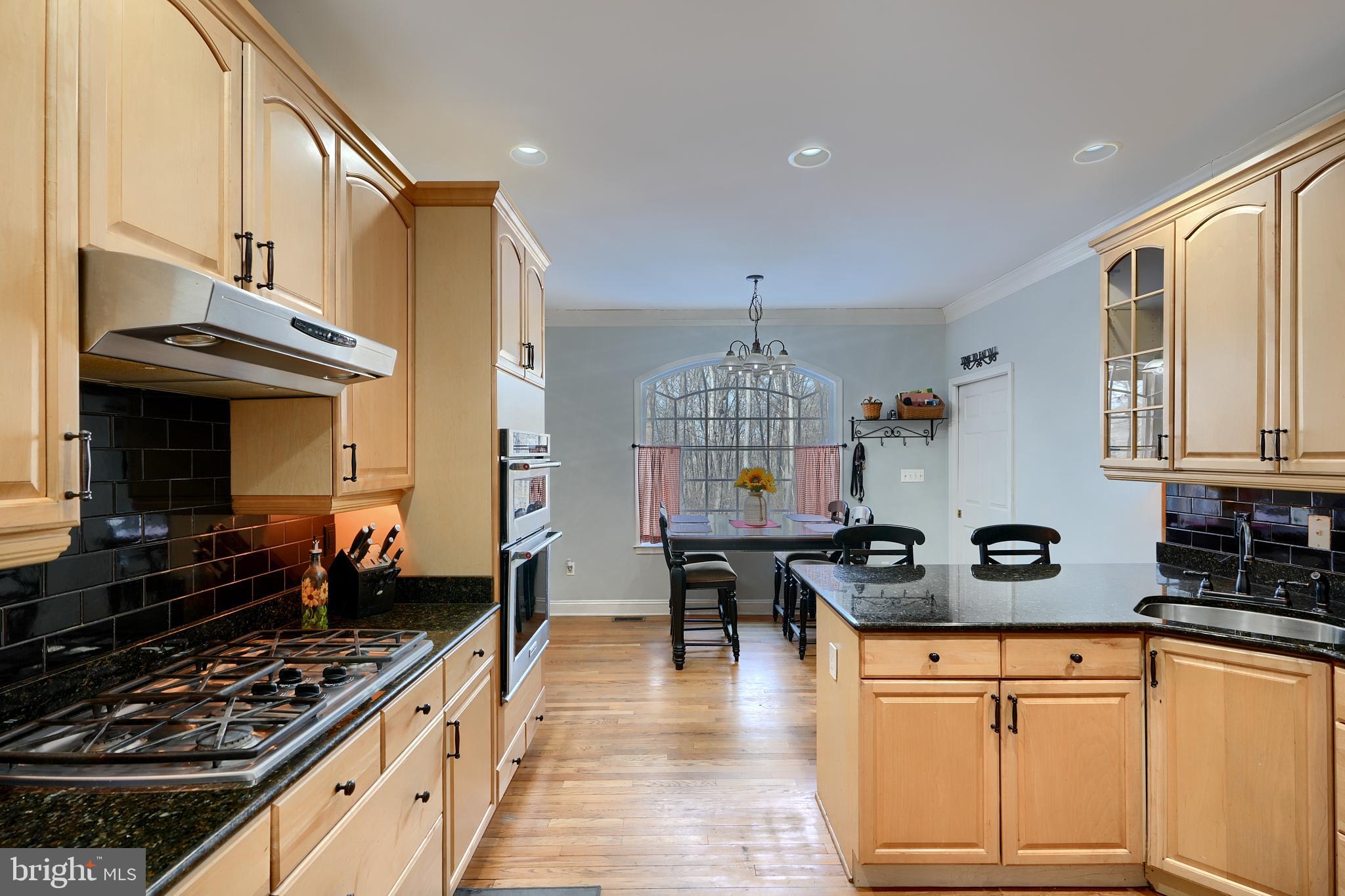 WHITE HALL - Residential