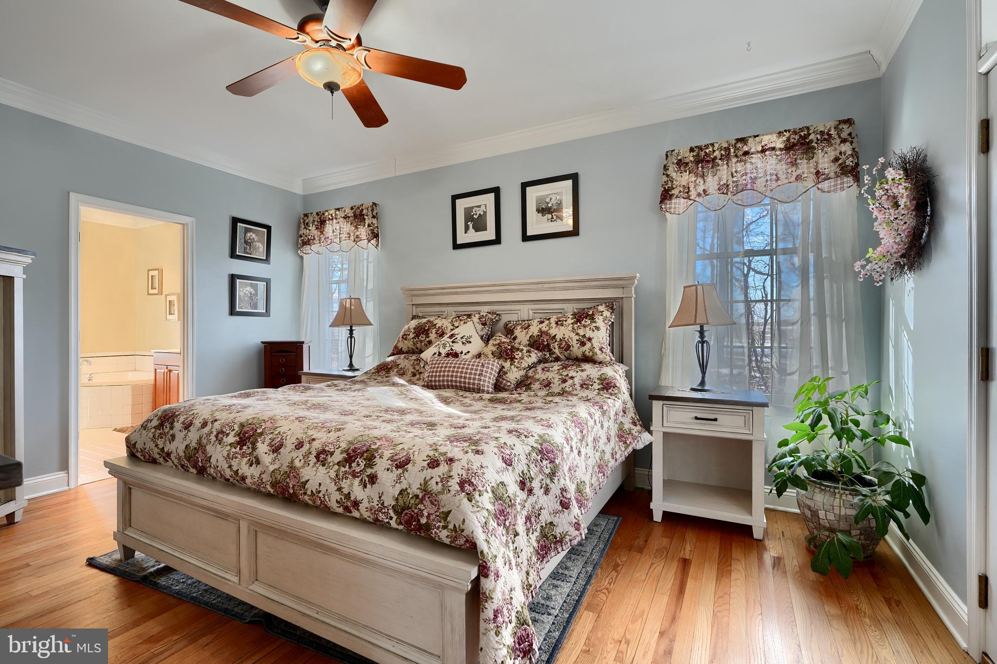 WHITE HALL - Residential