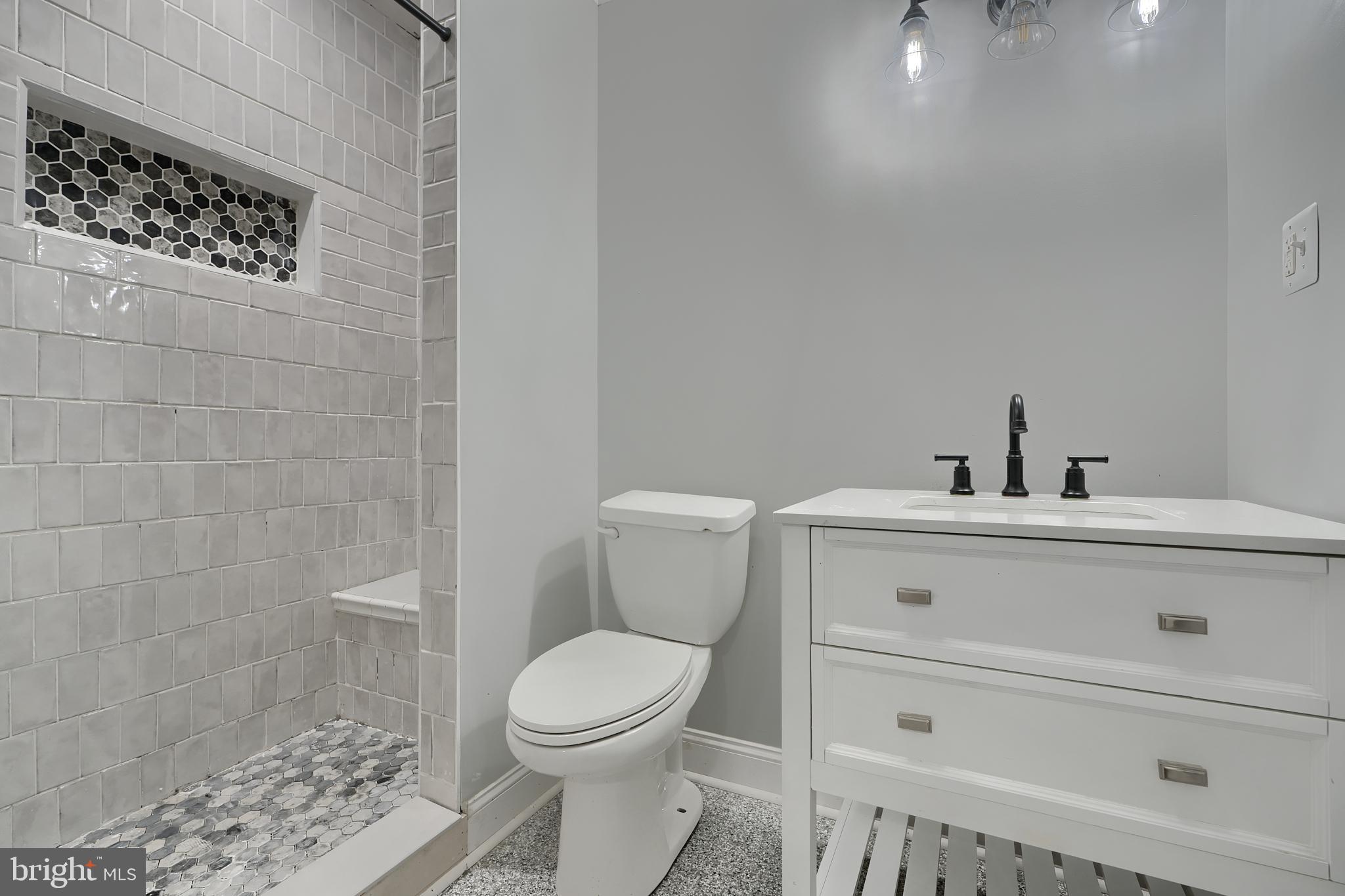 WHITE HALL - Residential