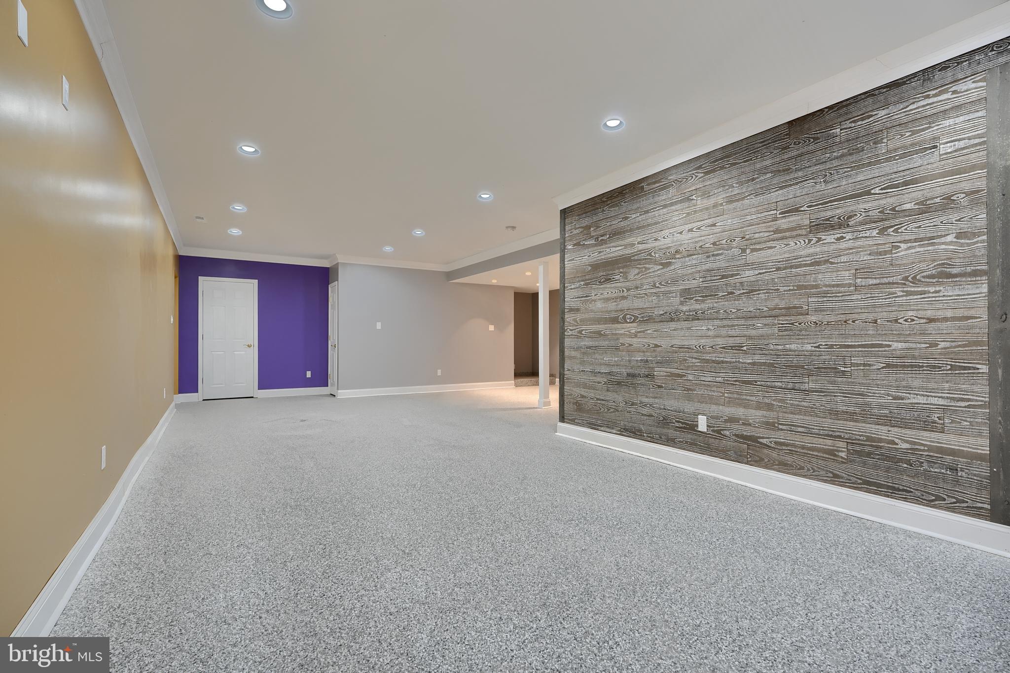 WHITE HALL - Residential