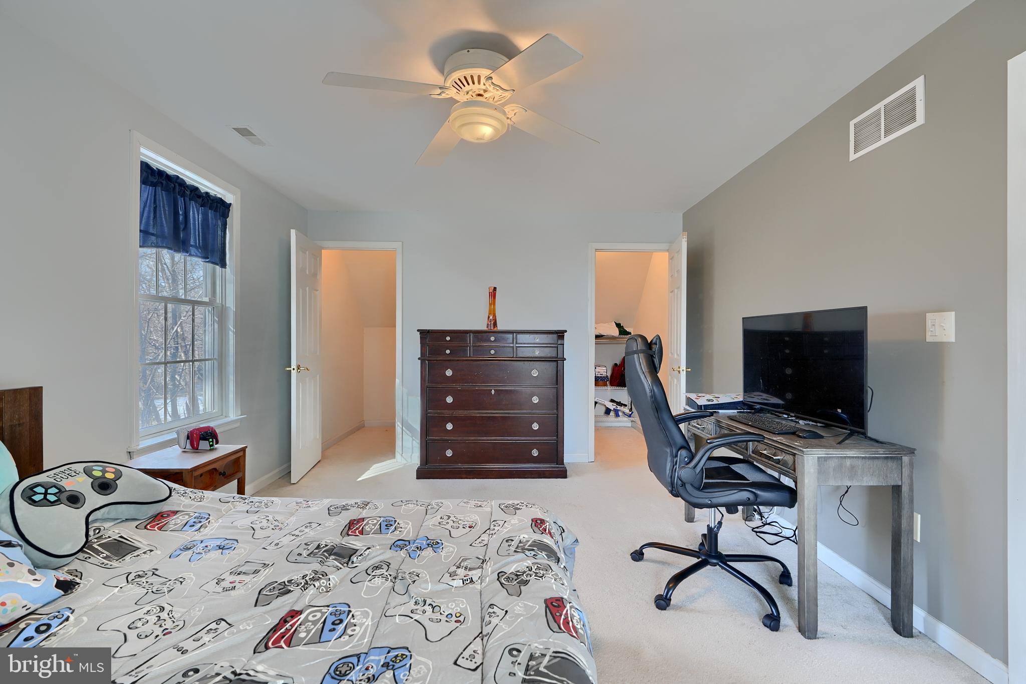 WHITE HALL - Residential