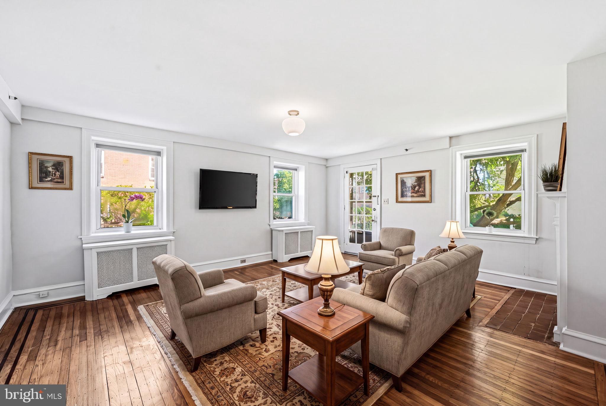 32 W MONTGOMERY AVENUE