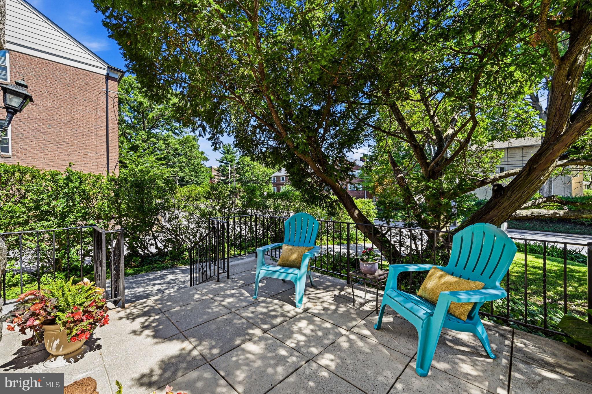 32 W MONTGOMERY AVENUE