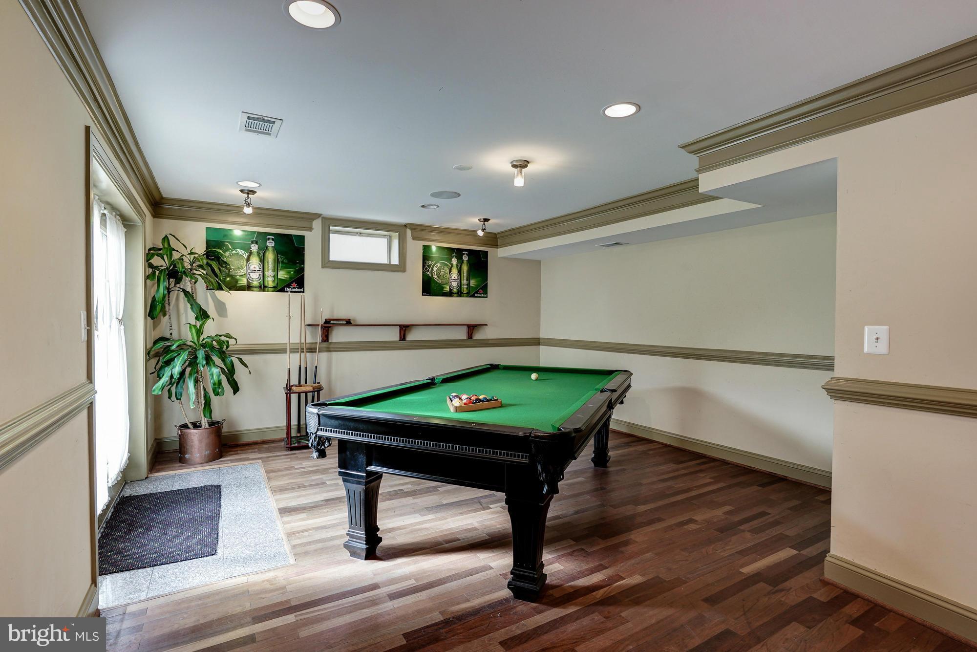 SOUTH RIDING - Residential