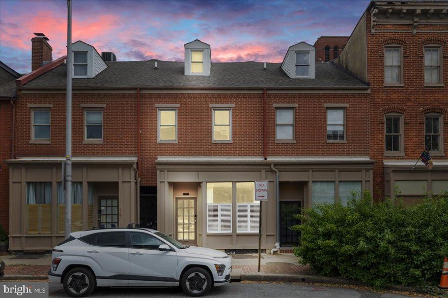 Don’t miss this charming condo in the heart of Federal Hill! Featuring wood floors throughout, this home offers a comfortable living/dining room combo, a functional galley kitchen, two spacious bedrooms, and one full bath. Enjoy walkable access to all that Federal Hill has to offer—restaurants, shops, and nightlife—plus you're just minutes from downtown, the stadiums, and major commuter routes. Perfect for city living!