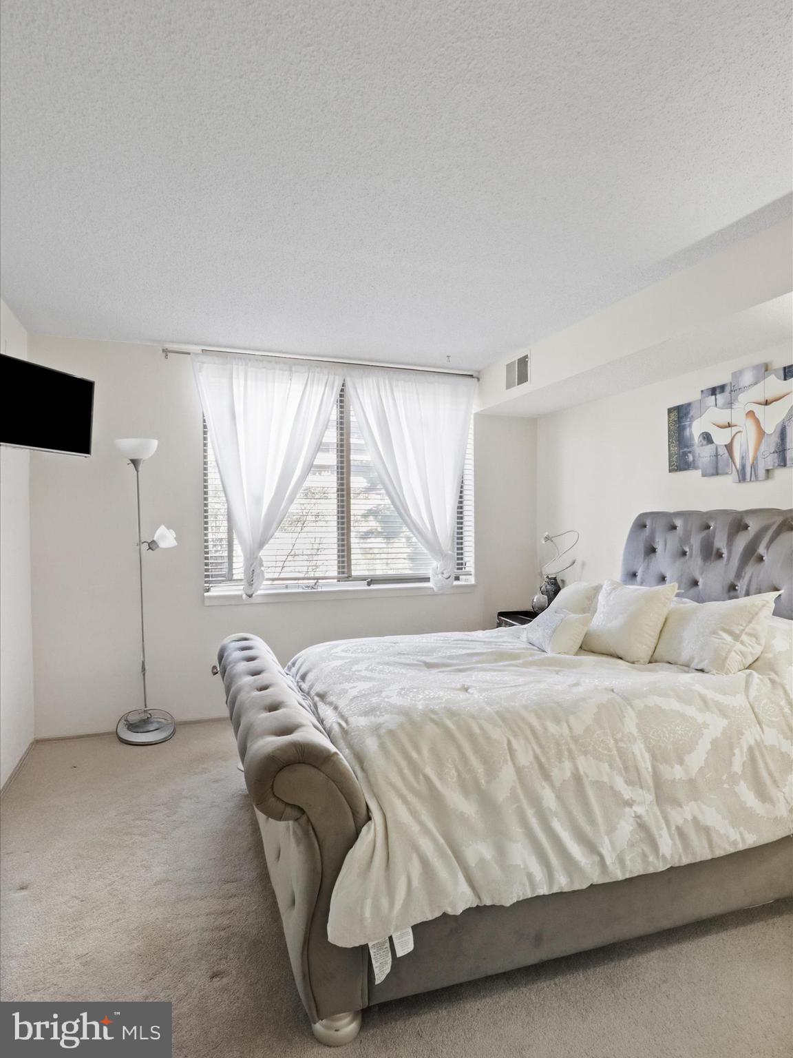 SKYLINE HOUSE - Residential