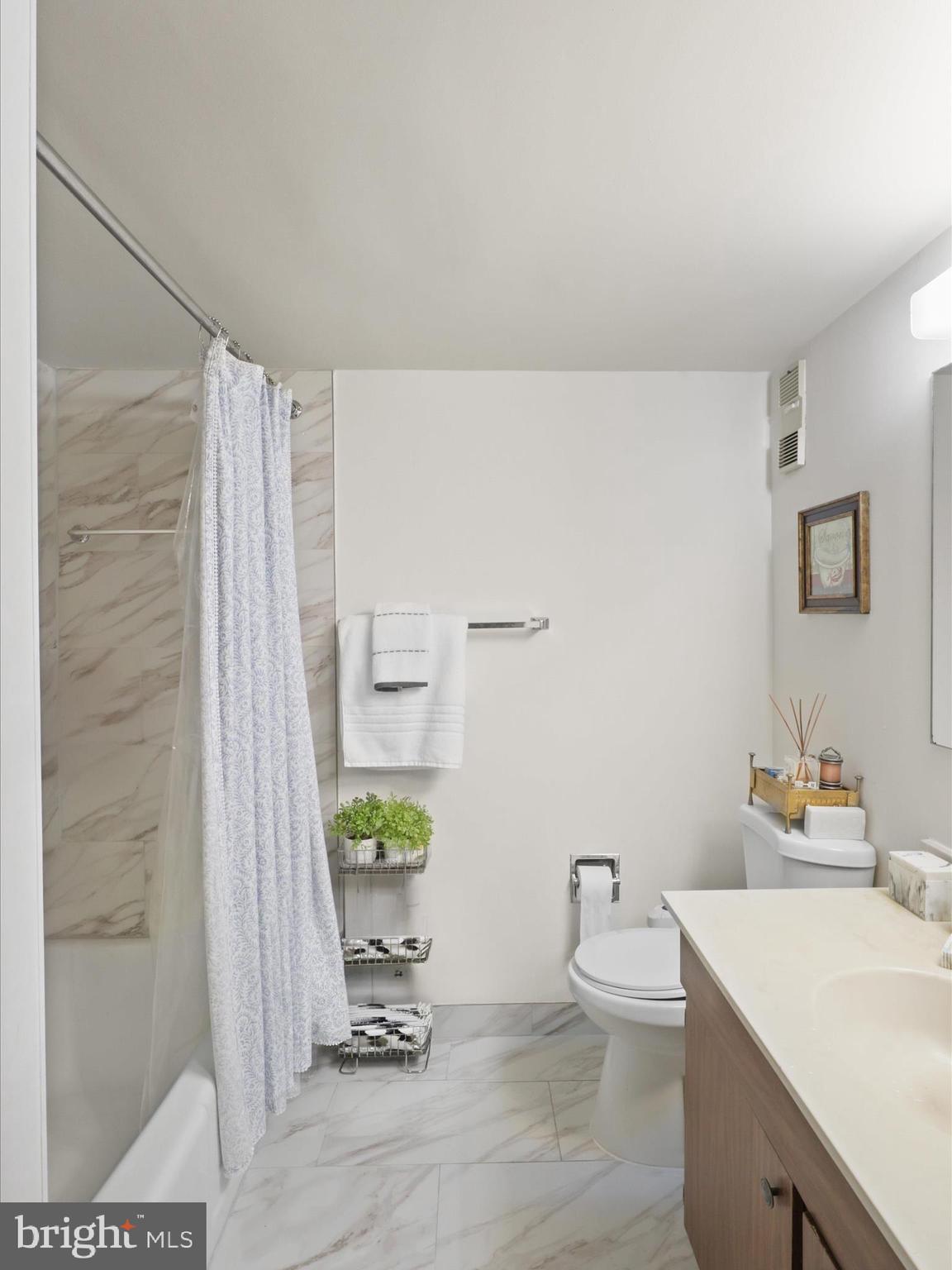 SKYLINE HOUSE - Residential