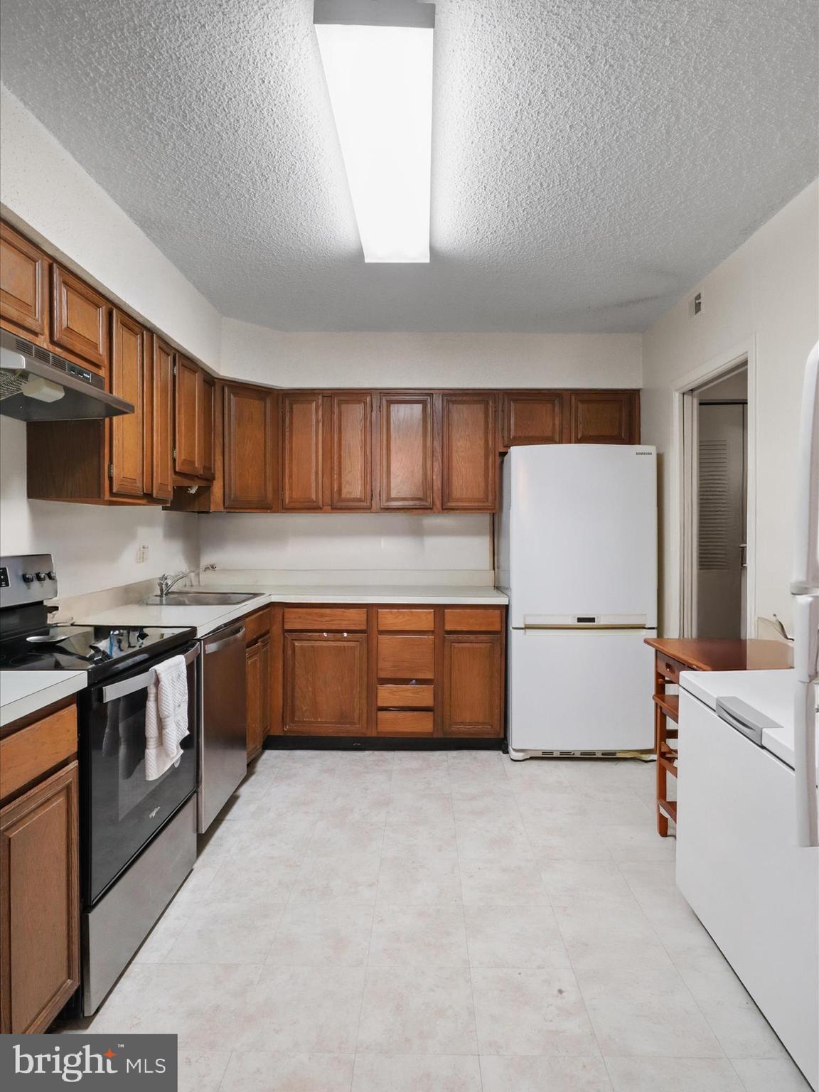 SKYLINE HOUSE - Residential