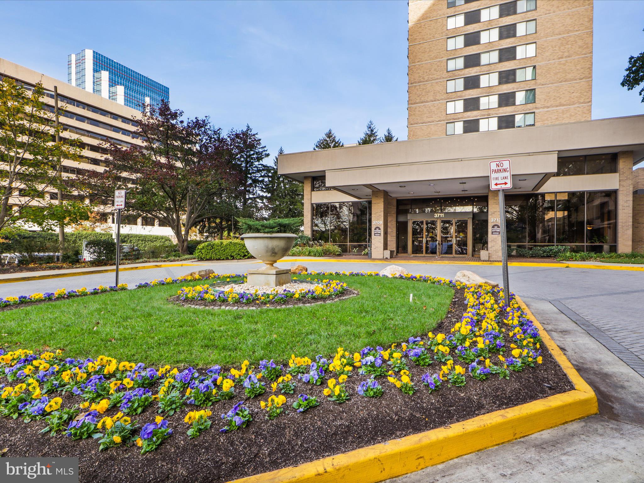 SKYLINE HOUSE - Residential