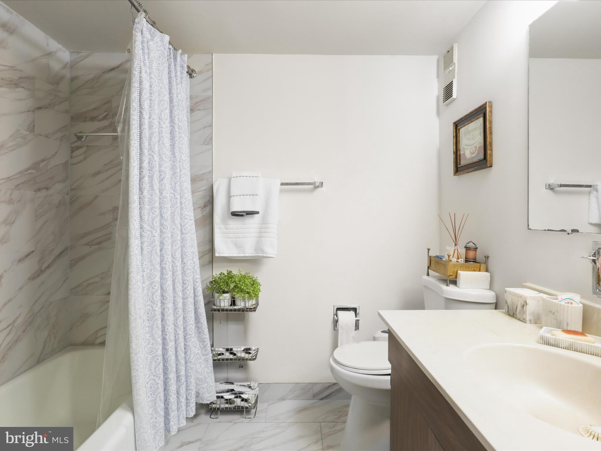 SKYLINE HOUSE - Residential