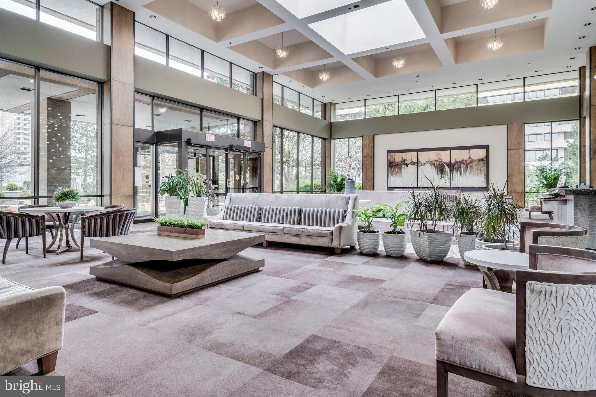 SKYLINE HOUSE - Residential