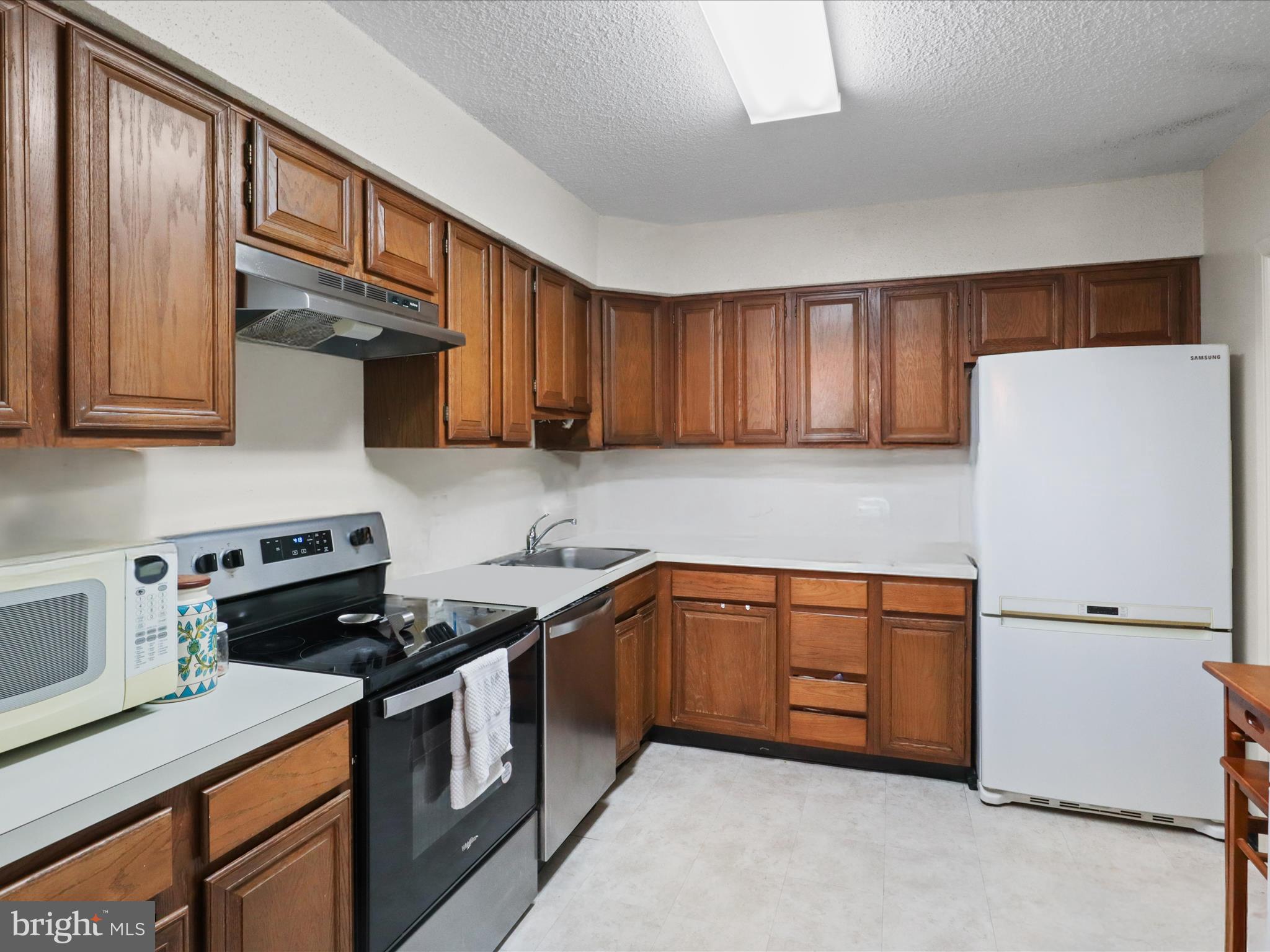 SKYLINE HOUSE - Residential