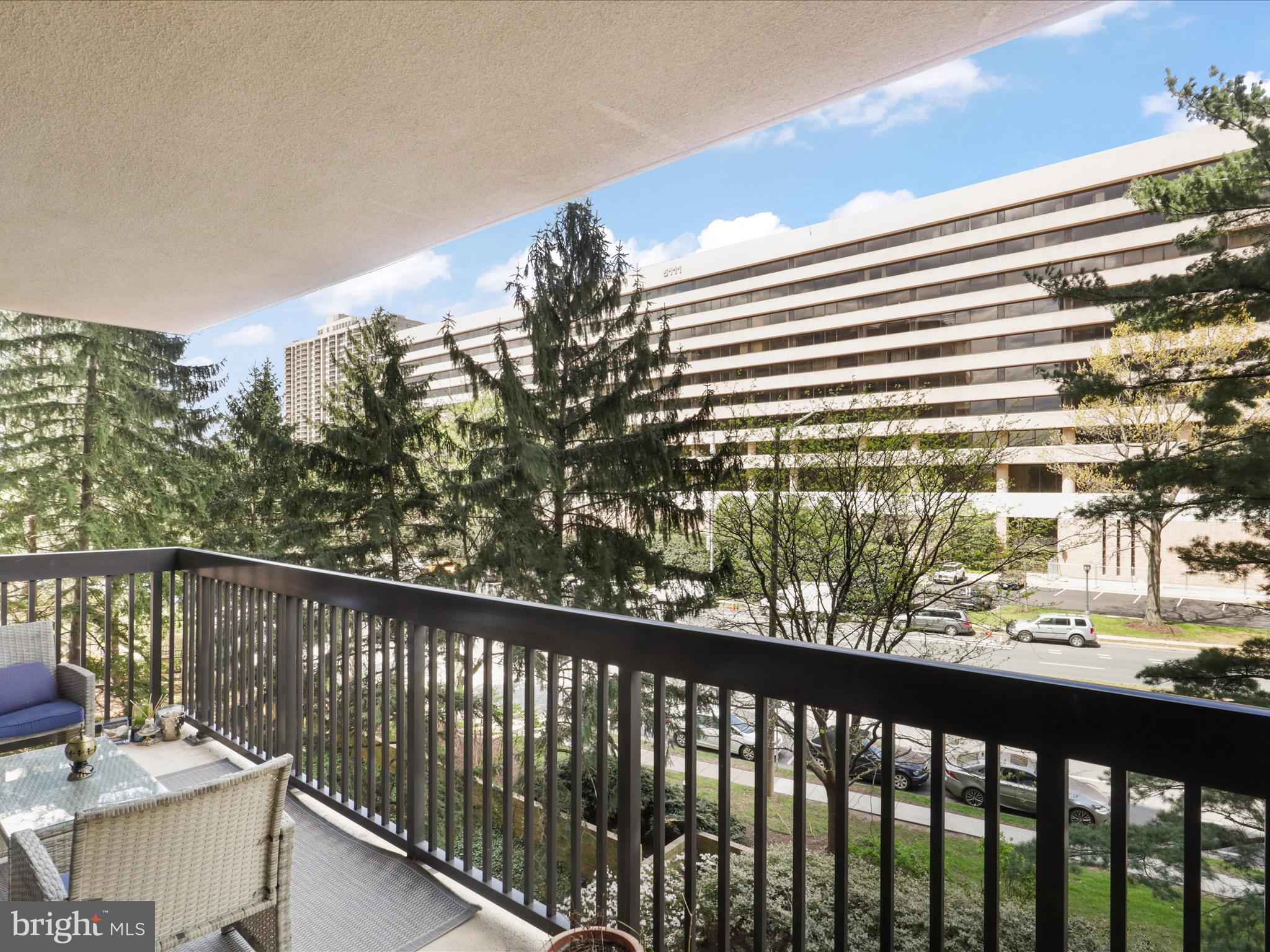 SKYLINE HOUSE - Residential