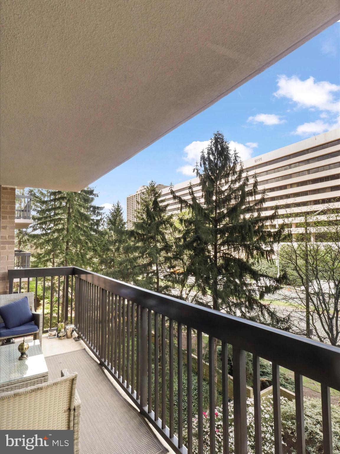 SKYLINE HOUSE - Residential