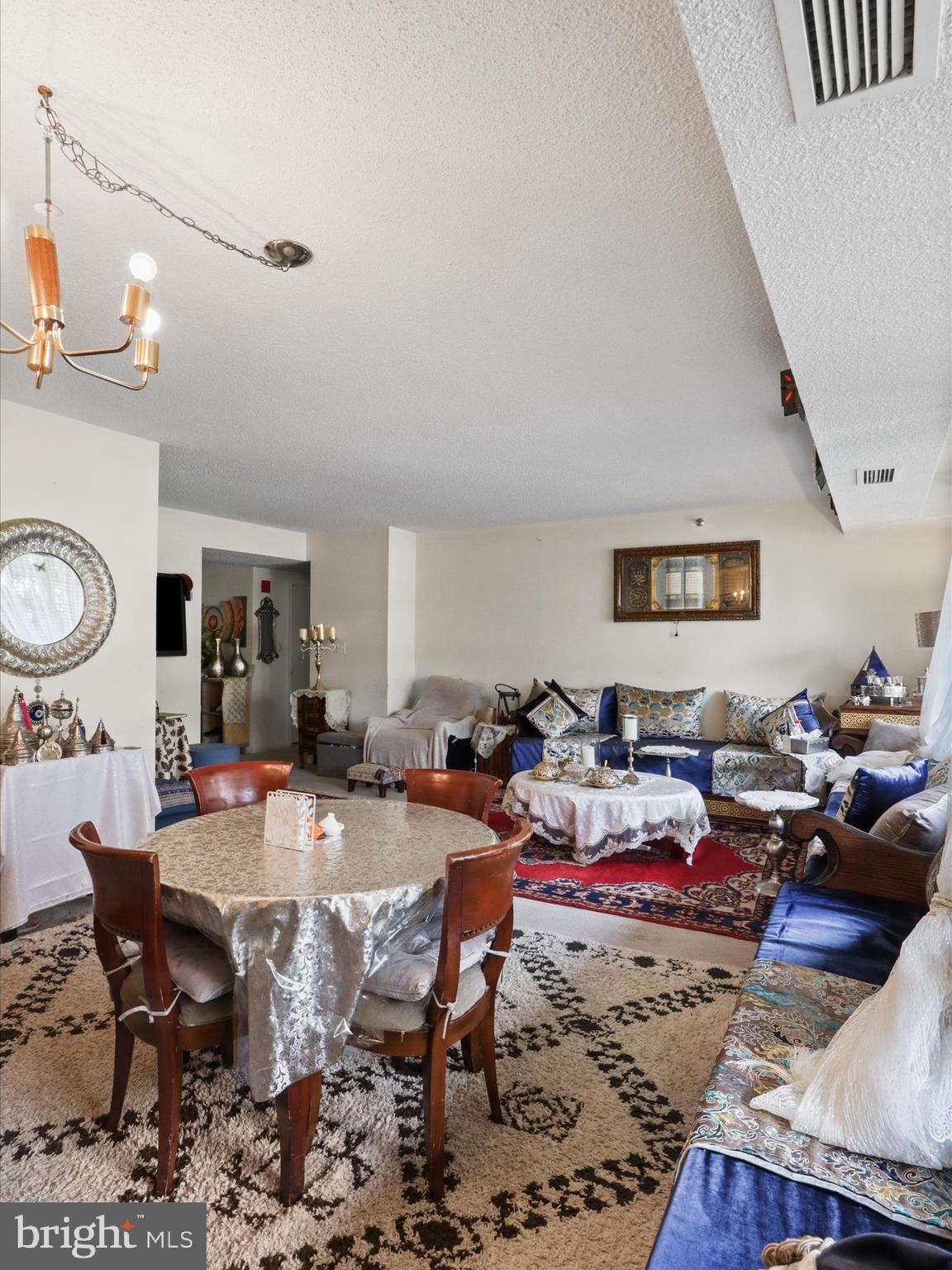 SKYLINE HOUSE - Residential