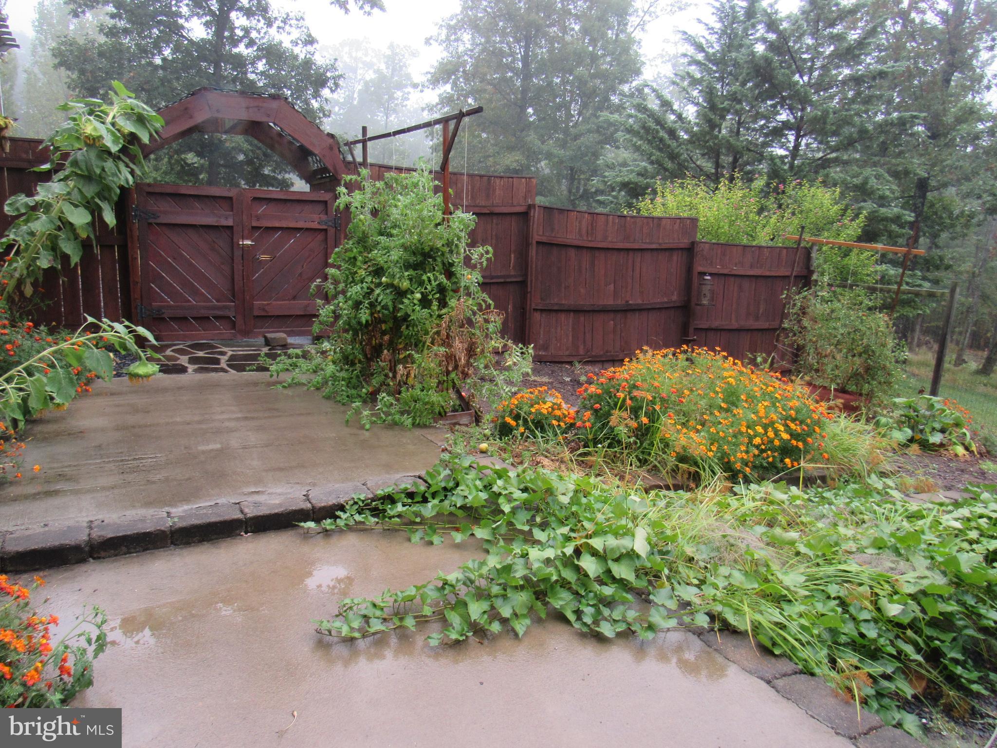 LOST RIVER RIDGE CIRCLE - Residential