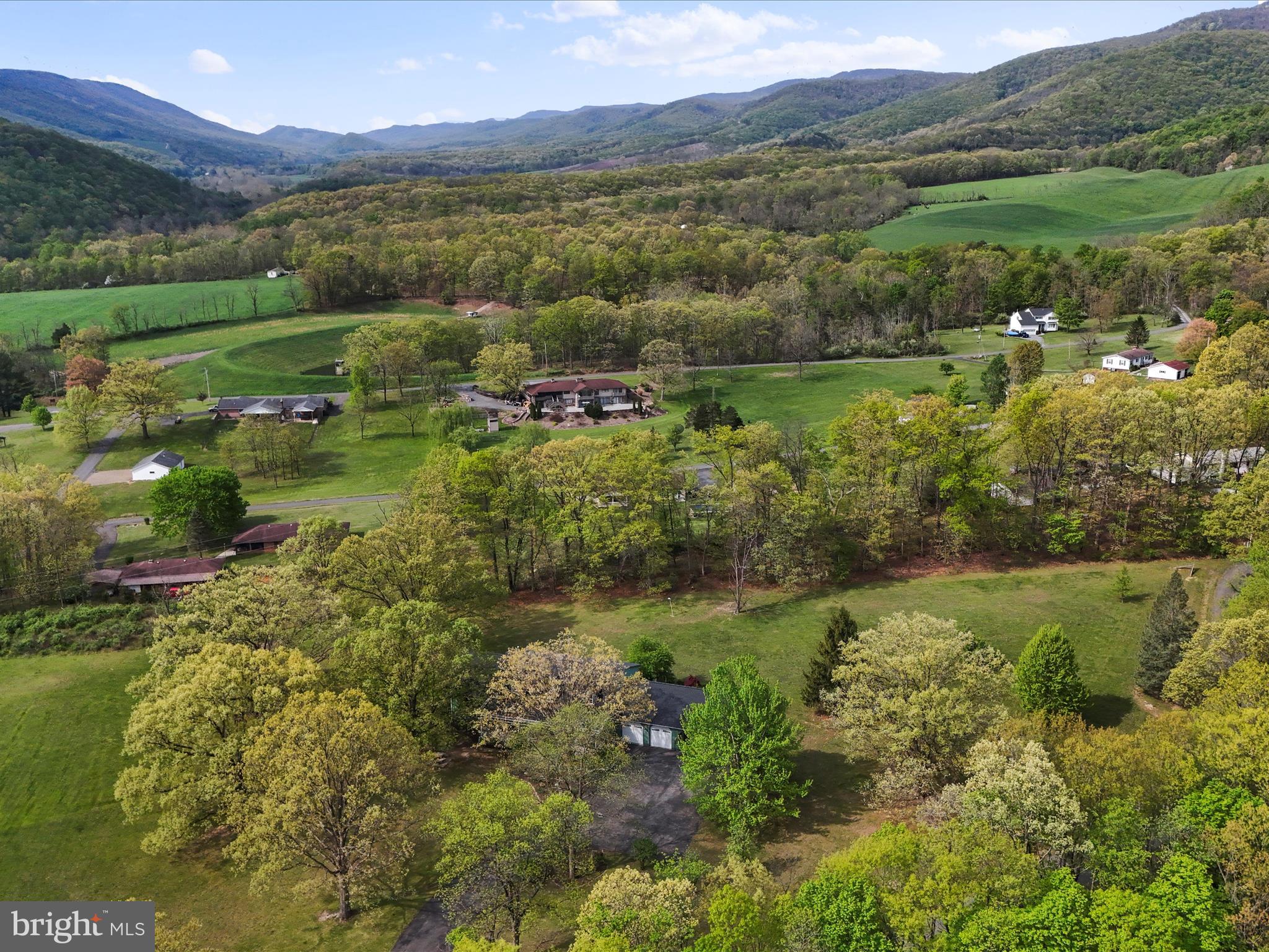 TIMBERLAKE ESTATES - Residential