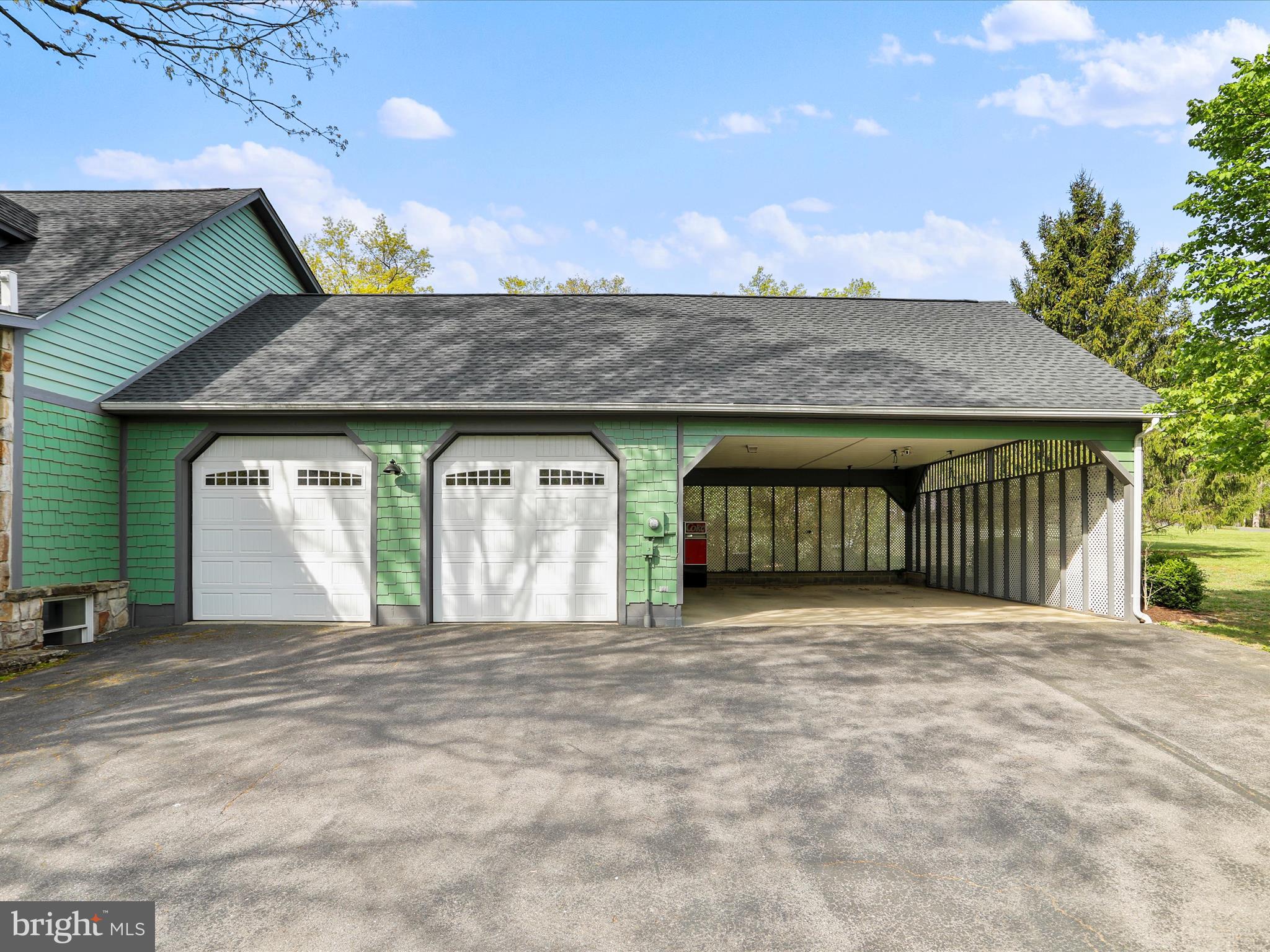 TIMBERLAKE ESTATES - Residential