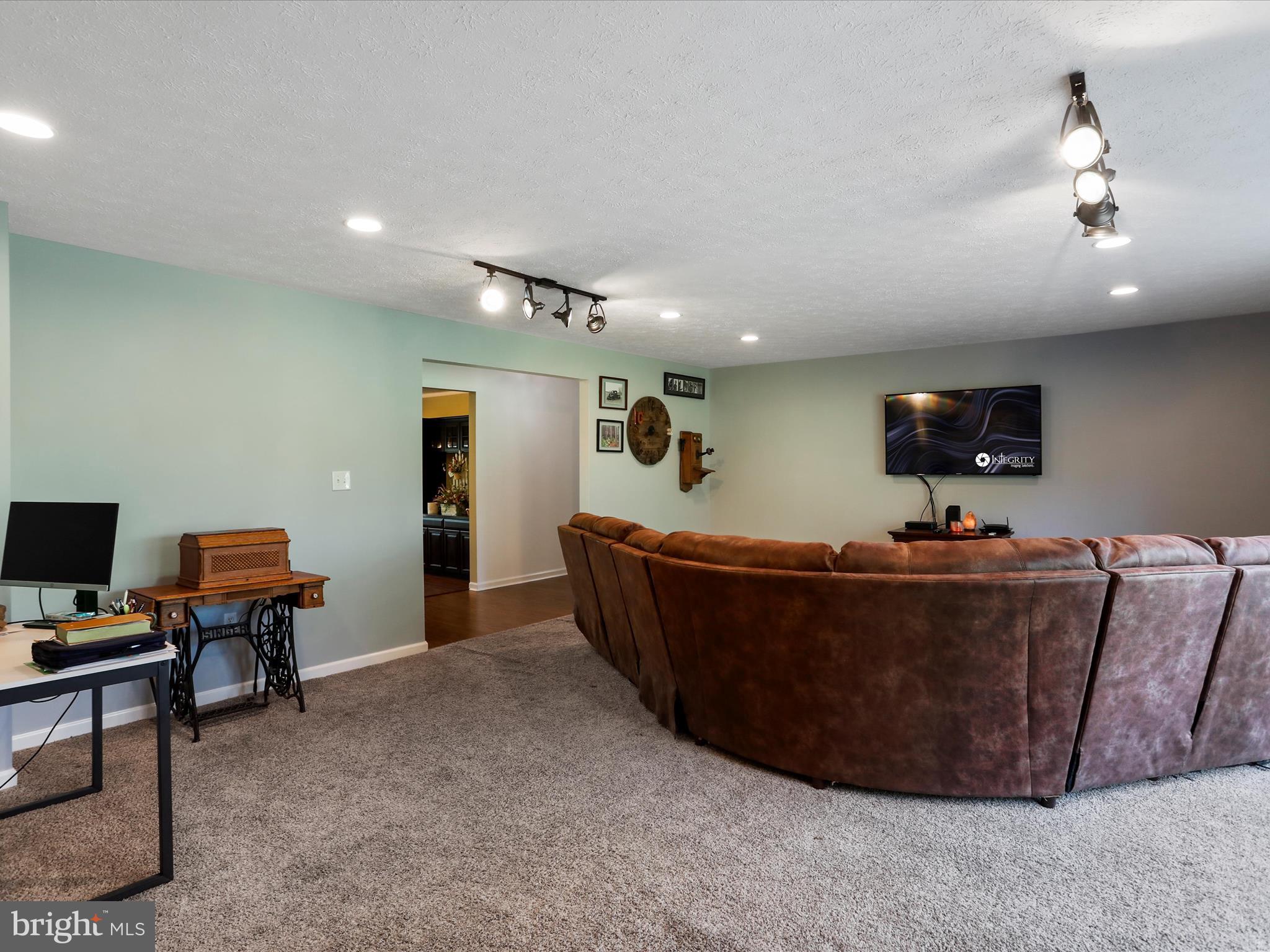 TIMBERLAKE ESTATES - Residential